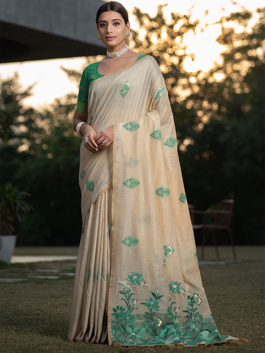 

AWRIYA Ethnic Motifs Zari Pure Cotton Saree With Blouse Piece, Cream