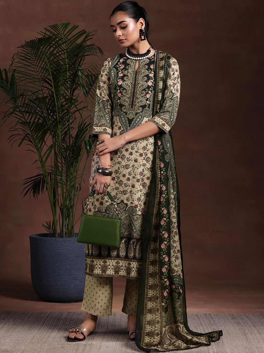 

Libas Floral Printed Keyhole Neck Straight Kurta With Trousers & Dupatta, Beige