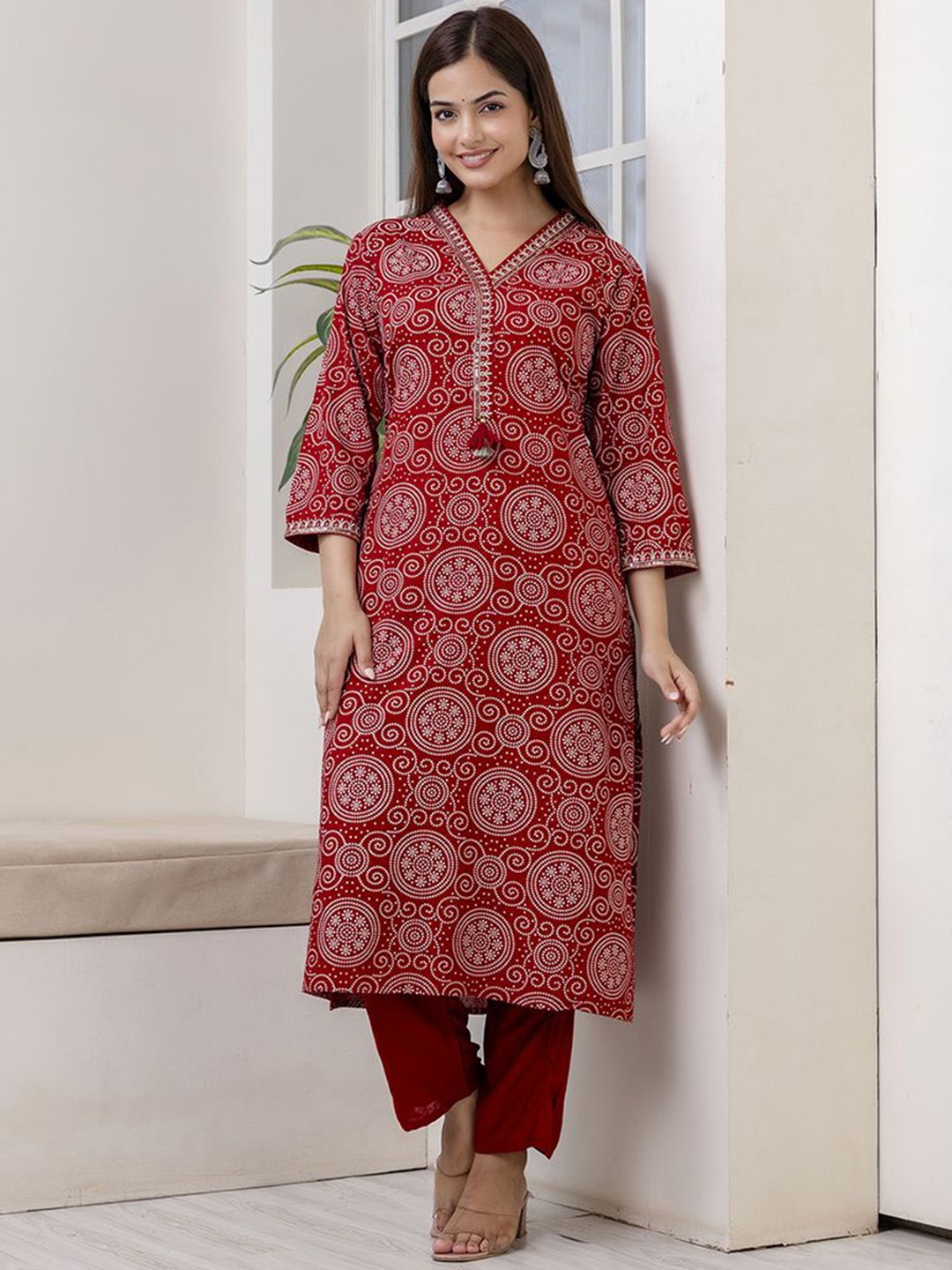 

Veshviti Bandhani Printed Embroidered V-Neck Sequinned Straight Kurta With Trousers, Maroon