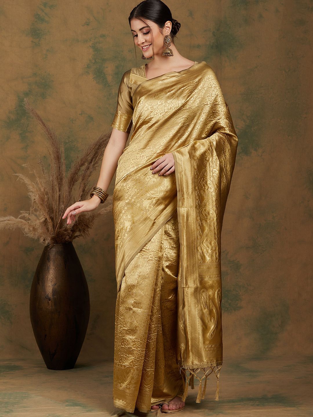 

SHADOW & SAINING Woven Design Zari Banarasi Saree, Cream