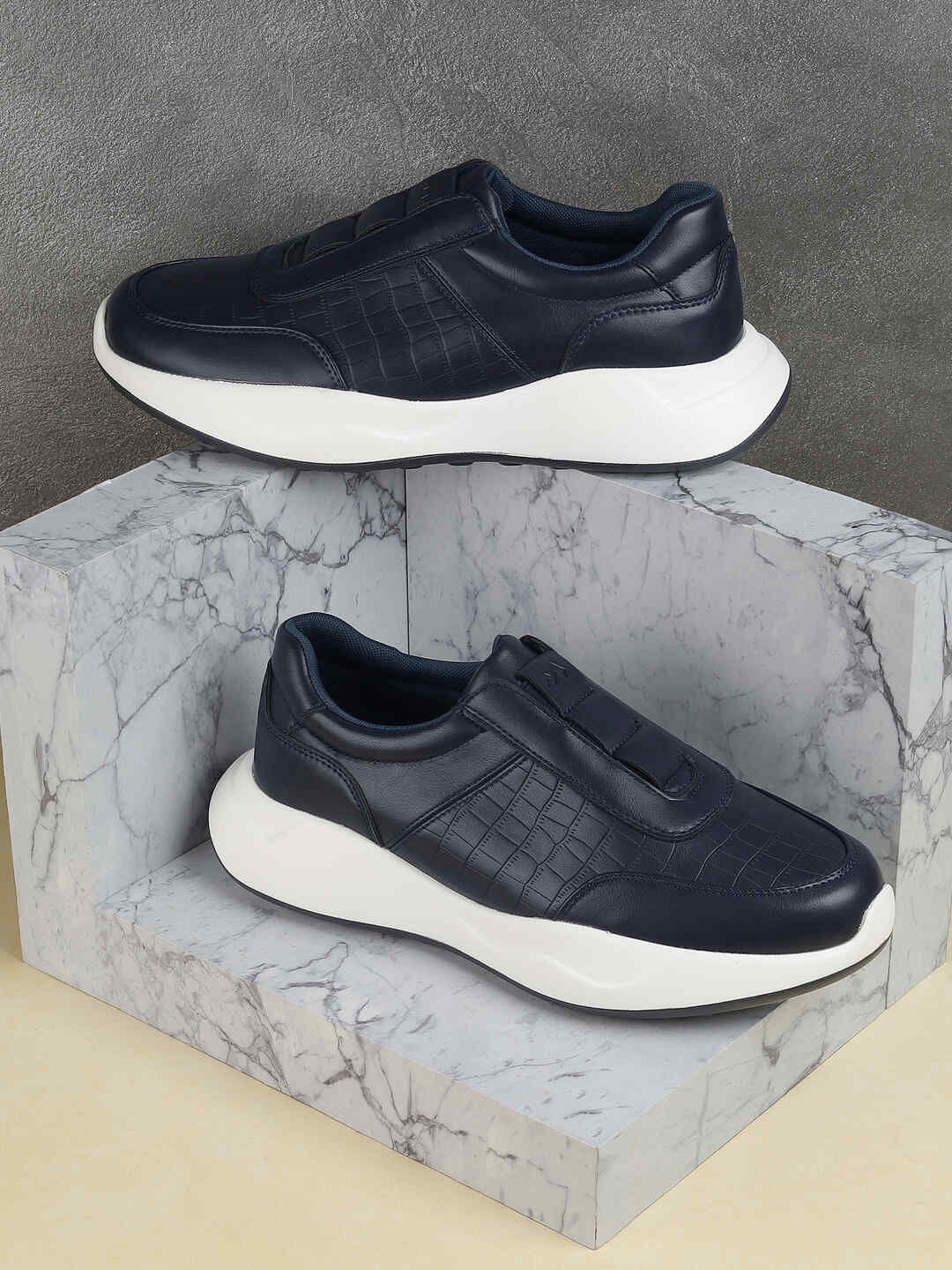 

Metro Men Textured Slip-On Sneakers, Navy blue