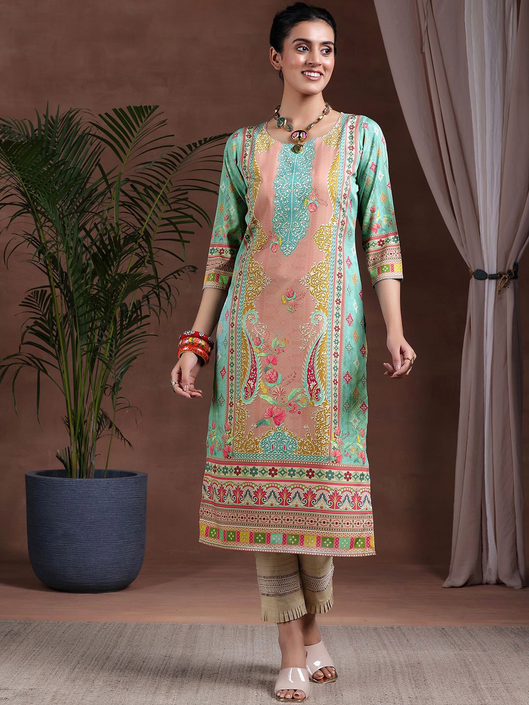 

Libas Round Neck Floral Printed Straight Kurta, Green