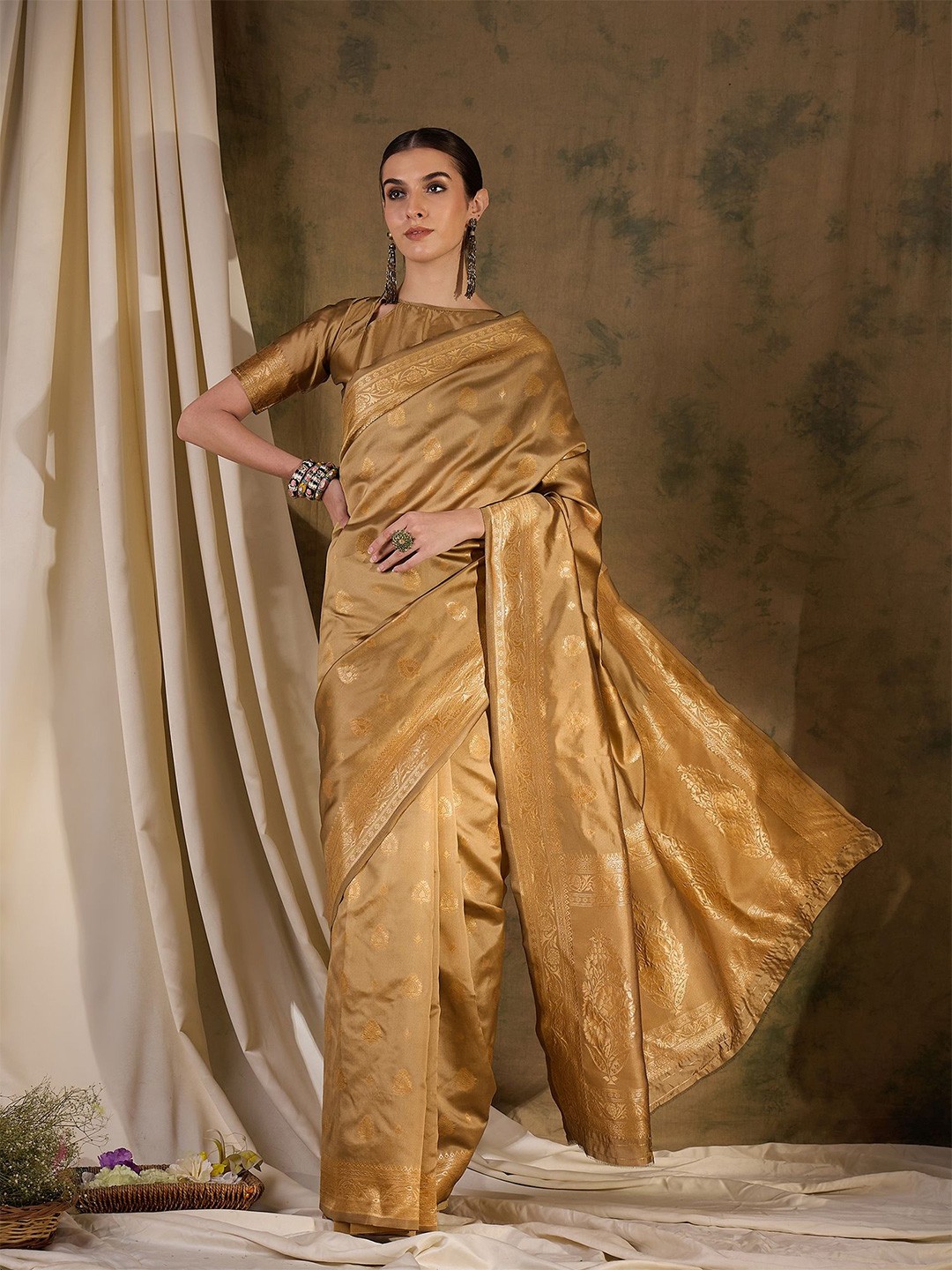

SHADOW & SAINING Woven Design ZariKanjeevaram Saree, Beige