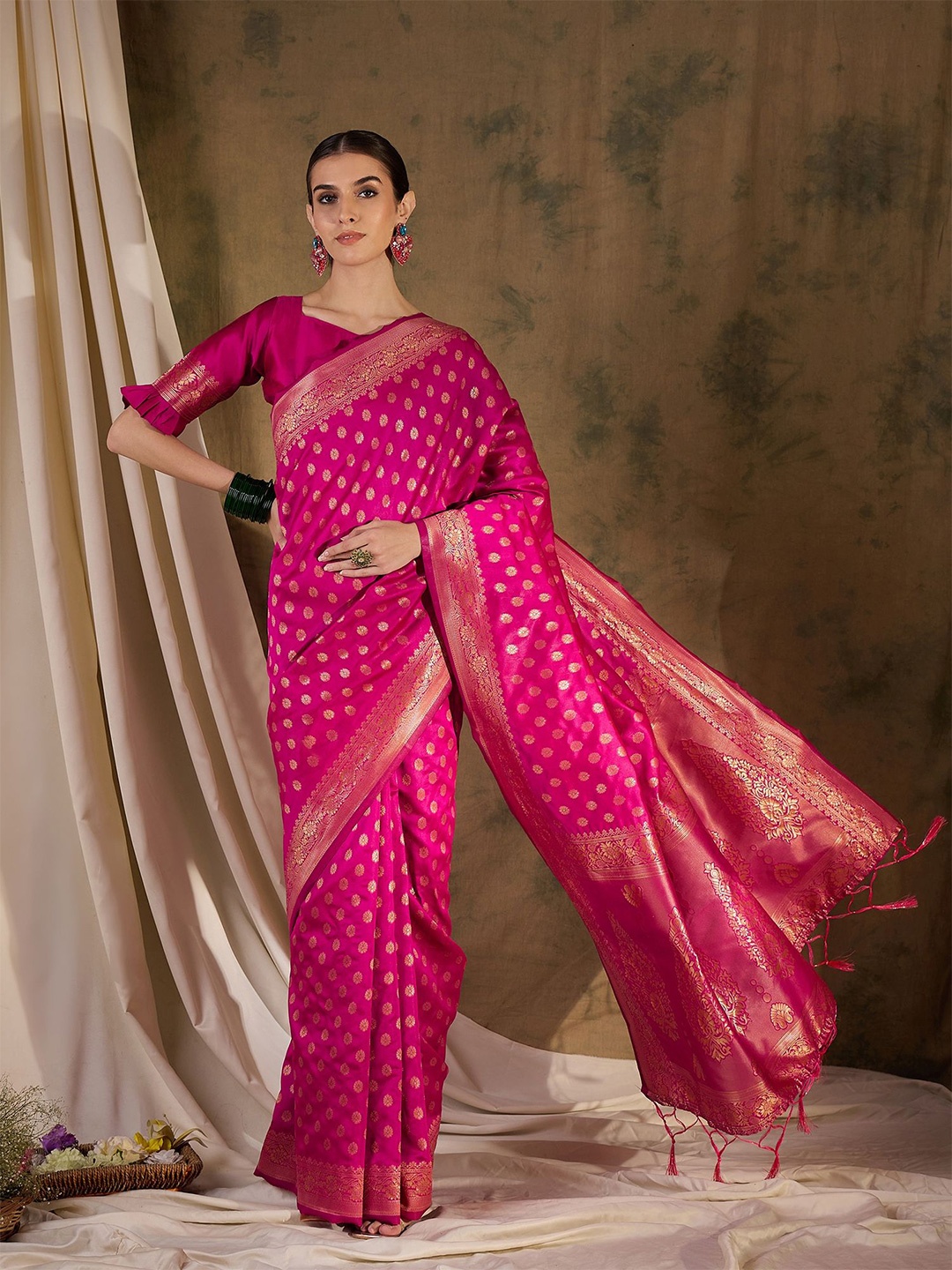 

SHADOW & SAINING Woven Design Zari Kanjeevaram Saree, Pink