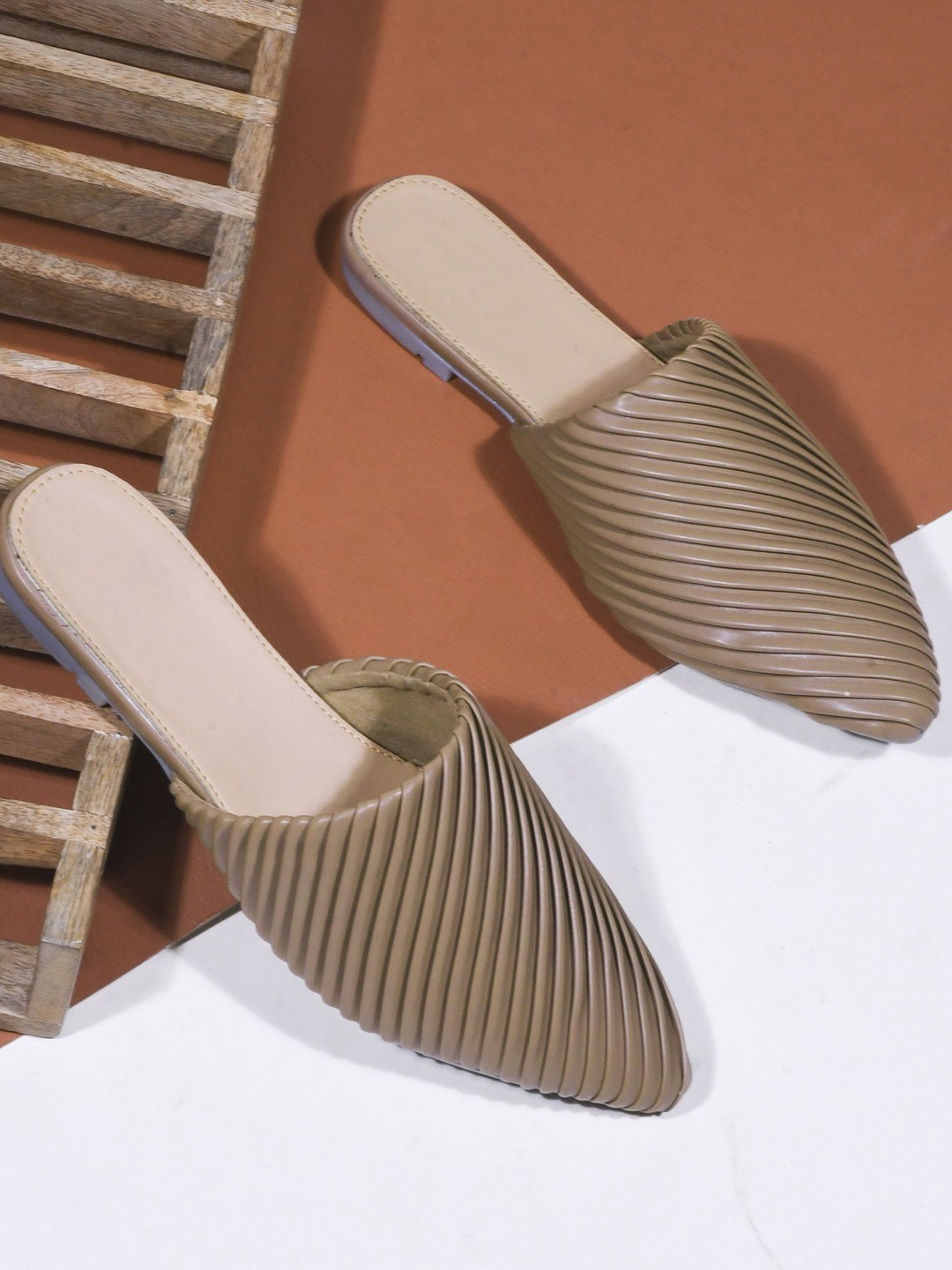 

Try Me Women Pointed Toe Striped Mules, Beige