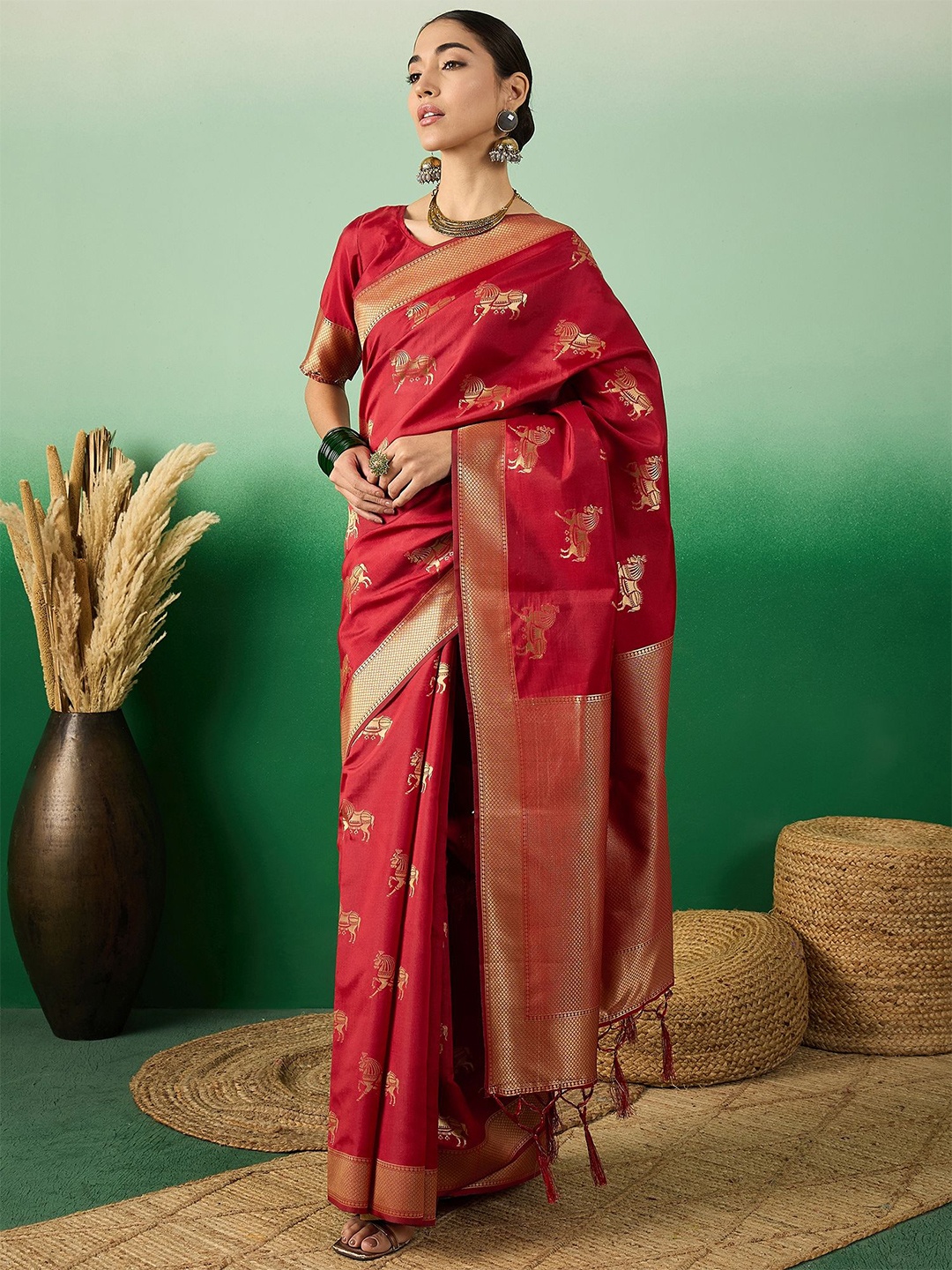 

SHADOW & SAINING Woven Design Zari Banarasi Saree, Red