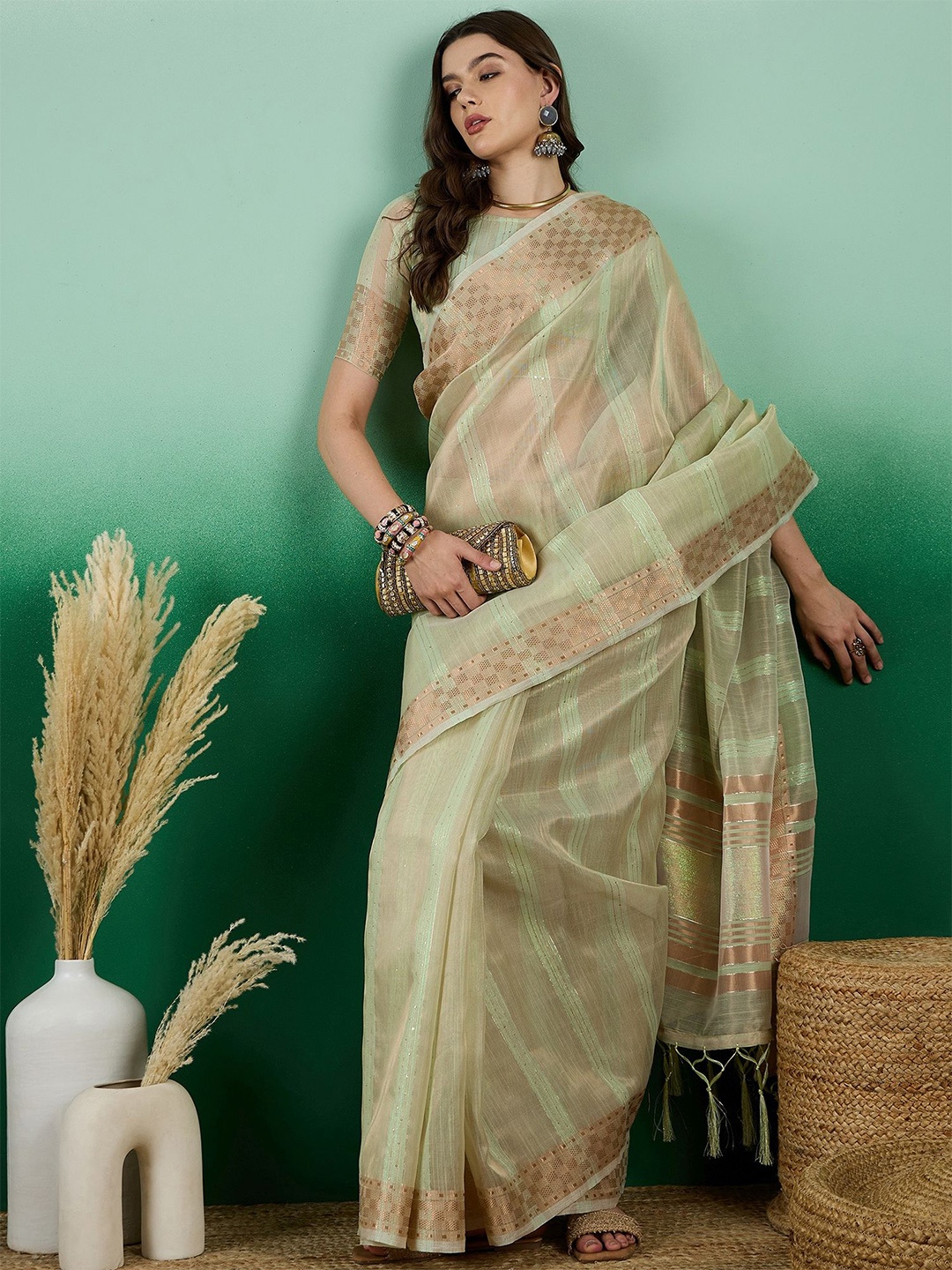 

SHADOW & SAINING Woven Design Zari Organza Banarasi Saree, Green