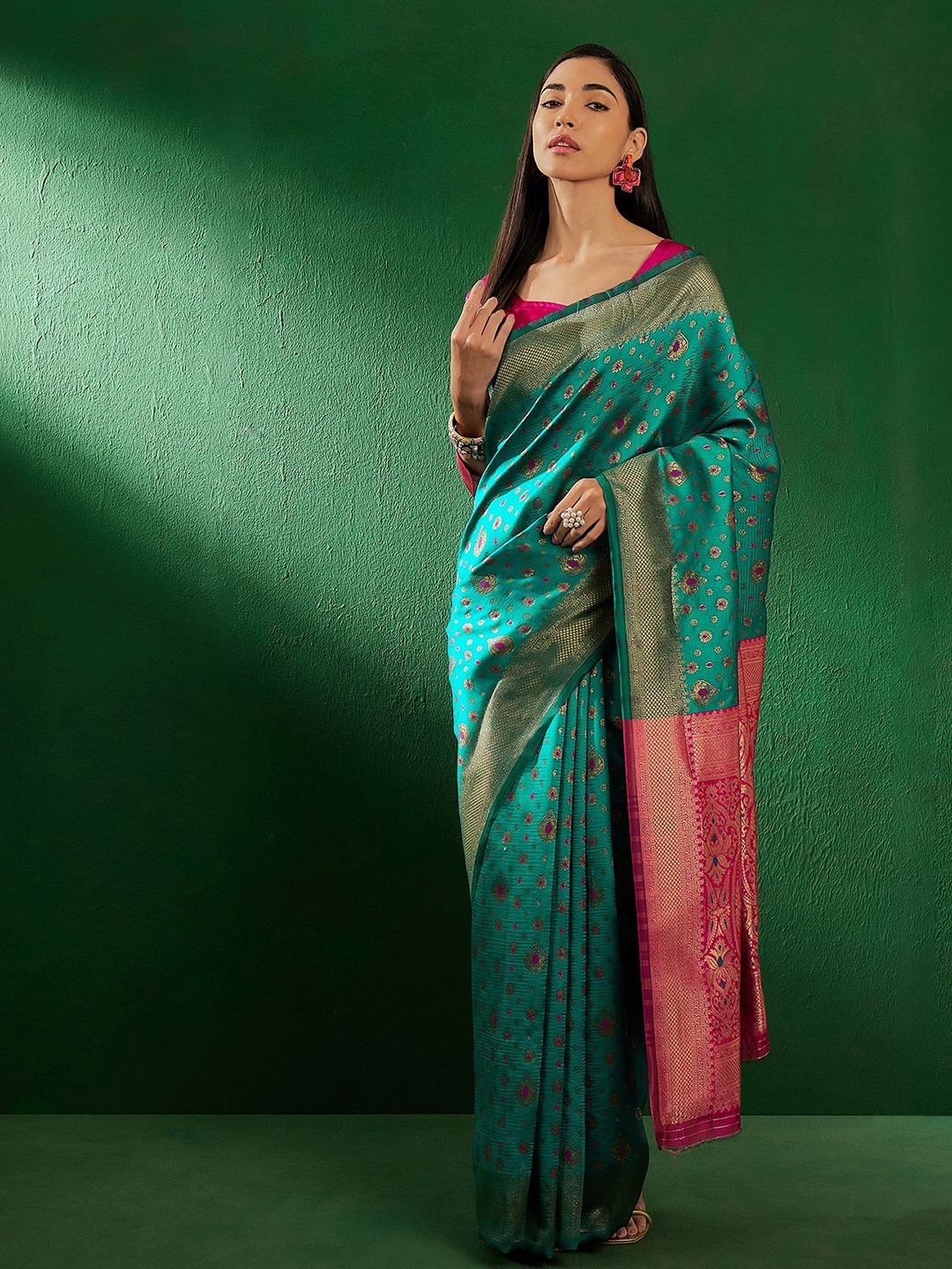 

SHADOW & SAINING Woven Design Zari Banarasi Saree, Green