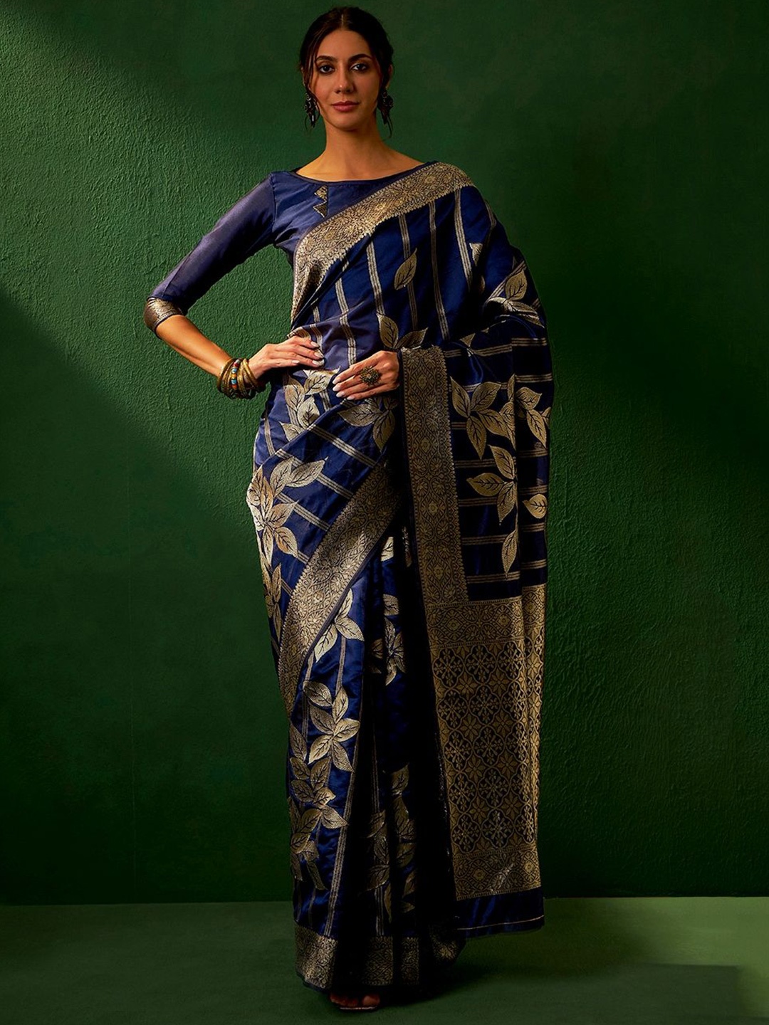 

SHADOW & SAINING Woven Design Zari Banarasi Saree, Navy blue