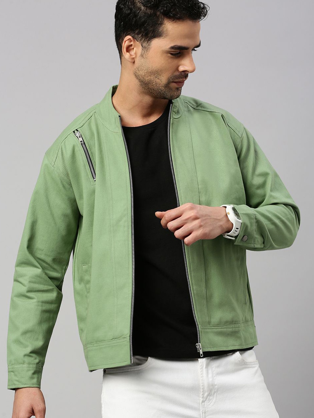 

VOXATI Men Colourblocked Sporty Jacket with Patchwork, Green