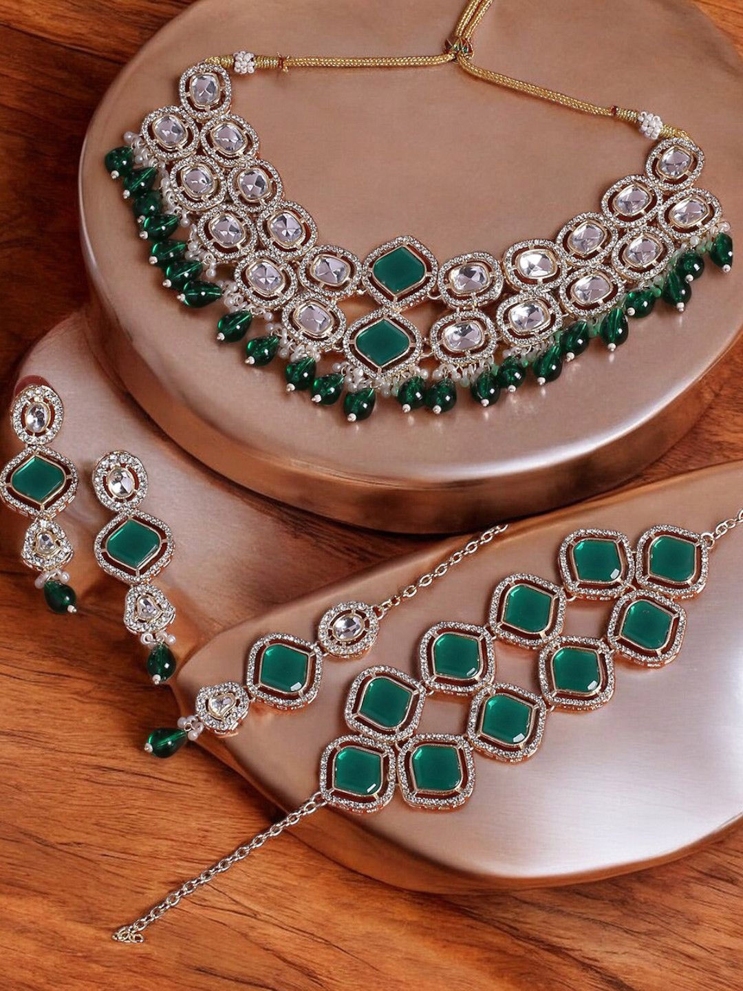

OOMPH Kundan Stone Studded & Beaded Jewellery Set, Gold