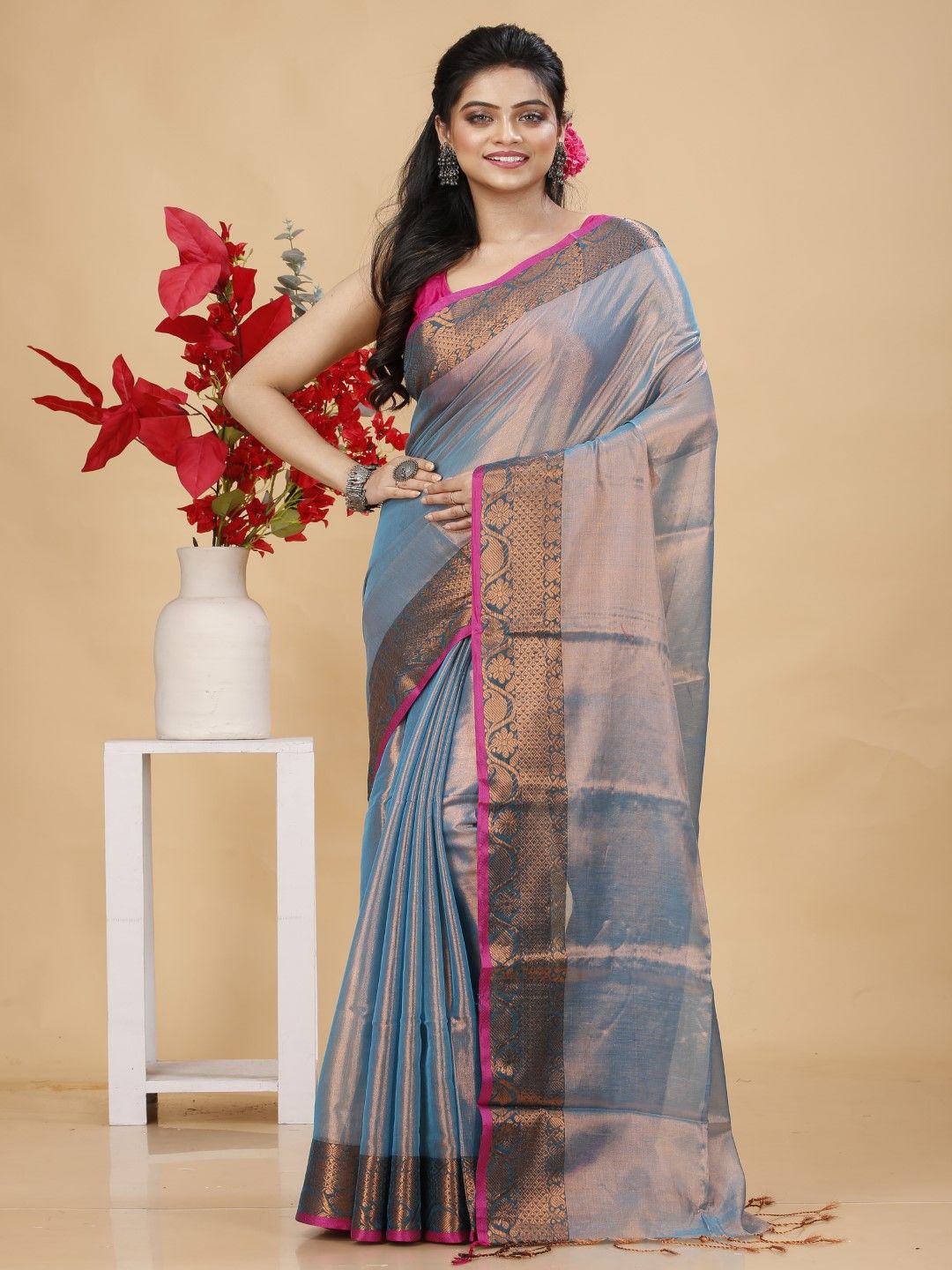 

Bong ButiQ Zari Tissue Taant Saree, Blue