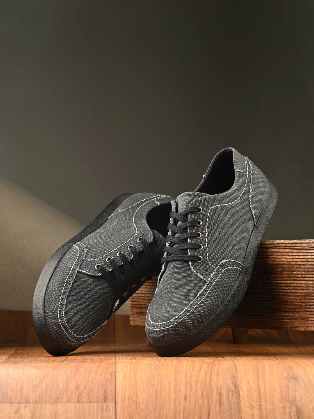 

CARLO ROMANO Men Lightweight Lace-Up Sneakers, Black