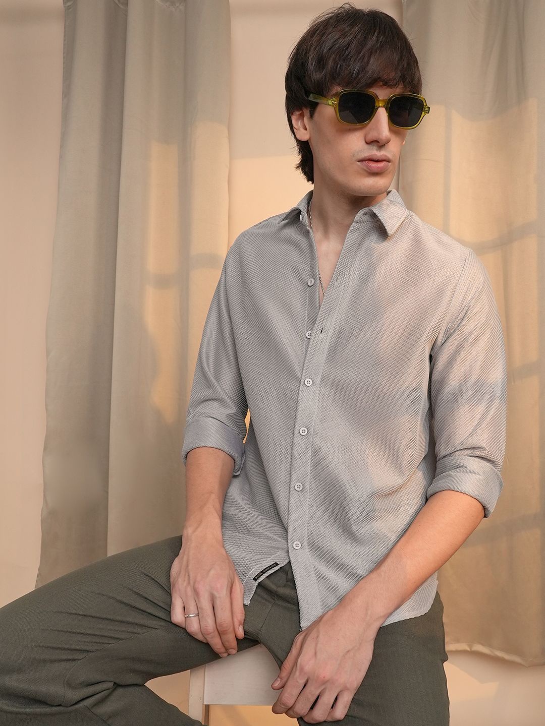 

Campus Sutra Men Comfort Spread Collar Solid Polycotton Casual Shirt, Grey