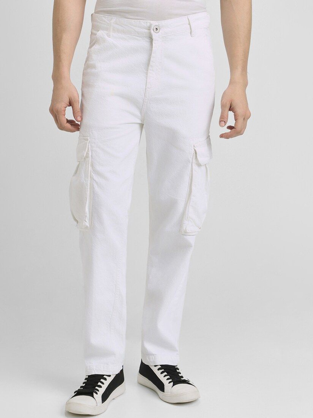 

FOREVER 21 Men Solid Straight Fit Mid-Rise Jeans, White