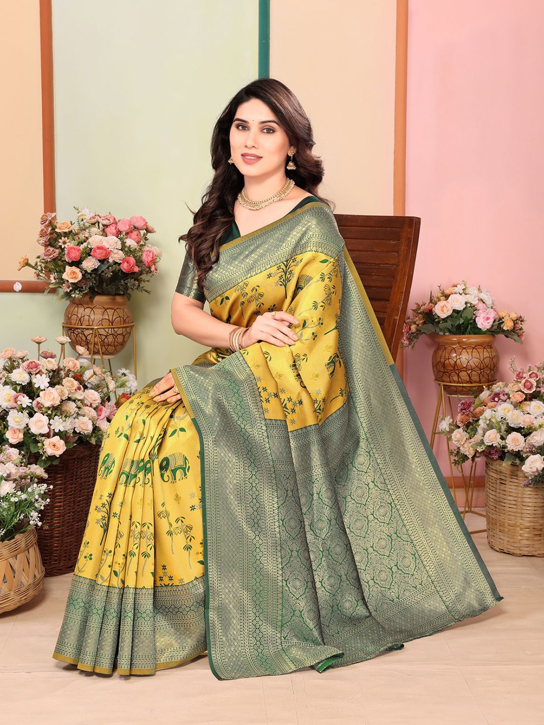 

Om Shantam Sarees Woven Design Zari Silk Blend Kanjeevaram Saree, Gold