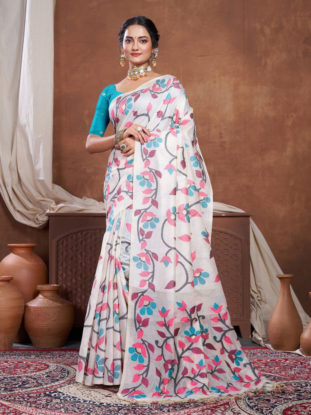 

GAJARAI Floral Pure Cotton Jamdani Saree, Off white
