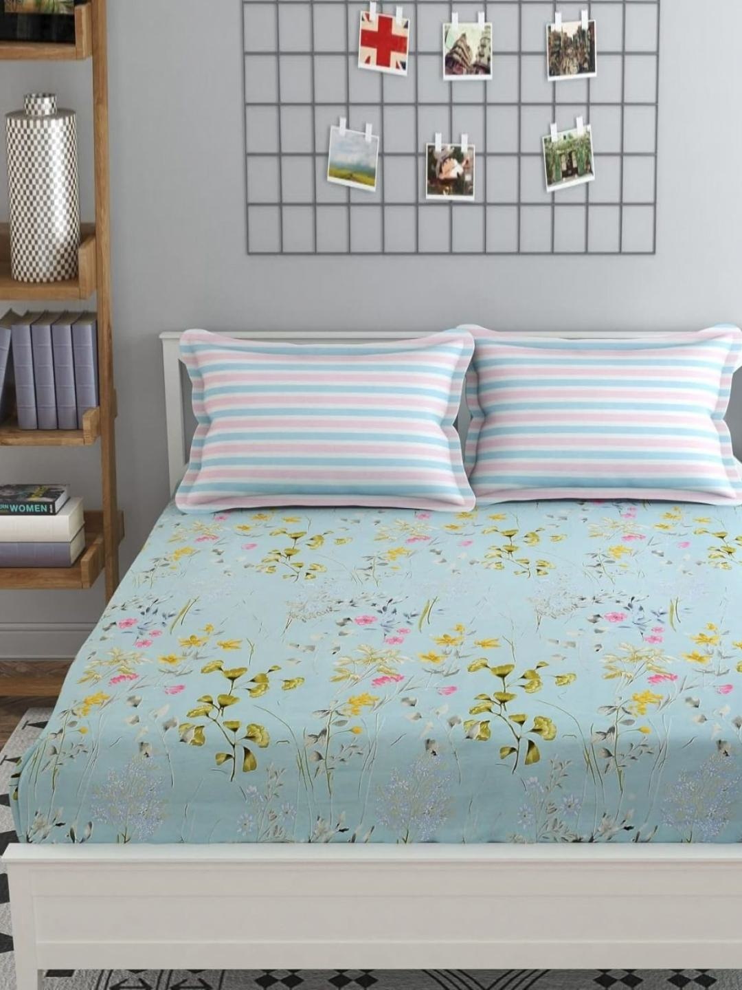 

UrbanArts Sea Green & Green Floral King Bedsheet with 2 Pillow Covers