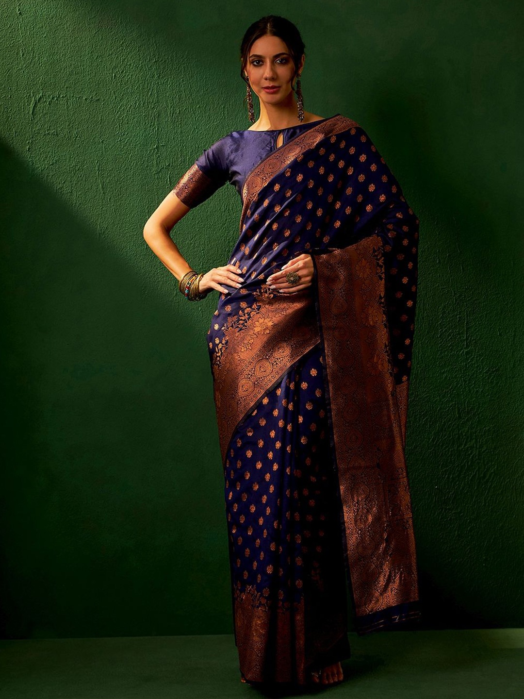 

SHADOW & SAINING Woven Design Zari Banarasi Saree, Navy blue