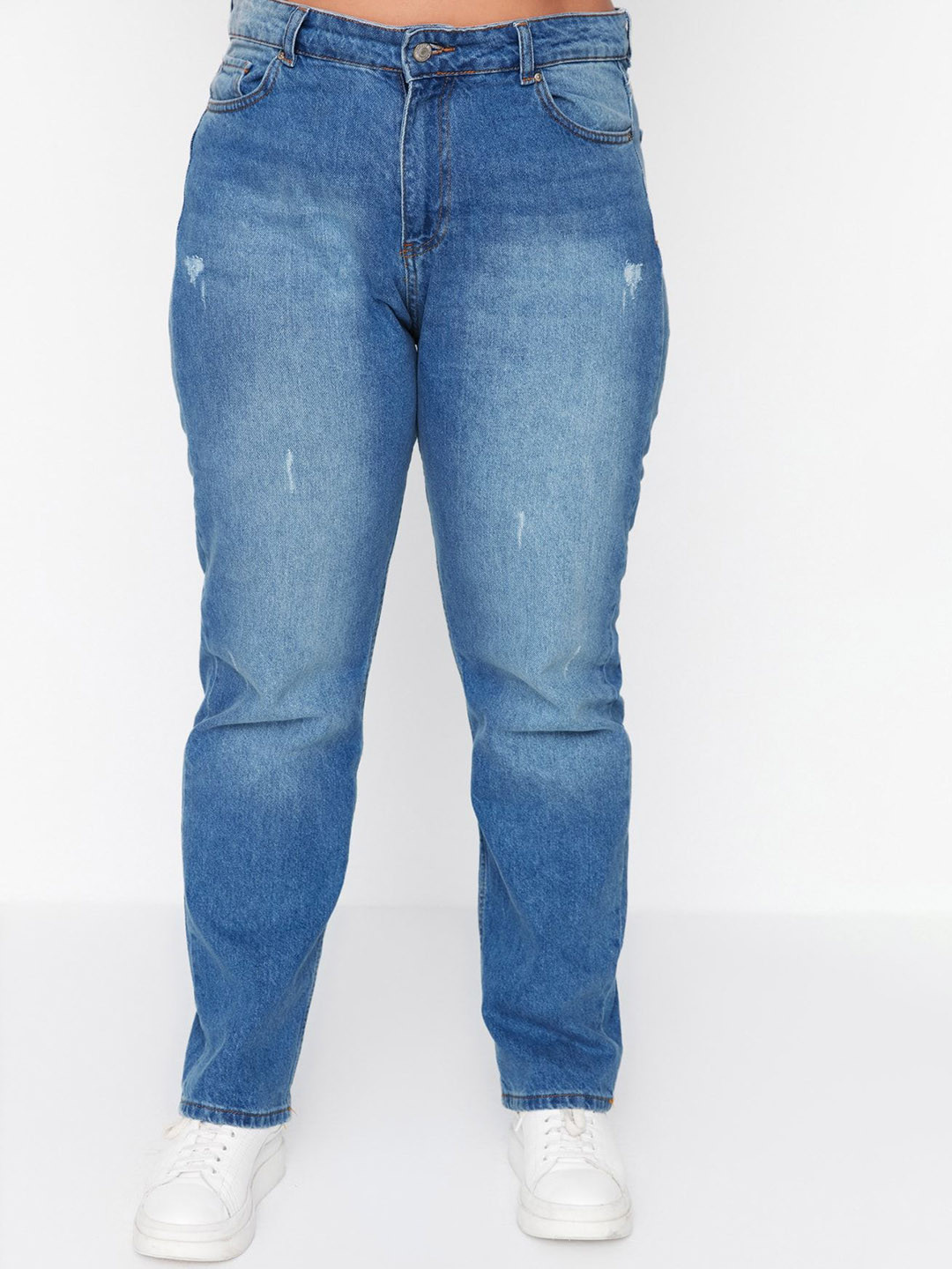 

Trendyol Women Mildly Distressed Light Fade Jeans, Na