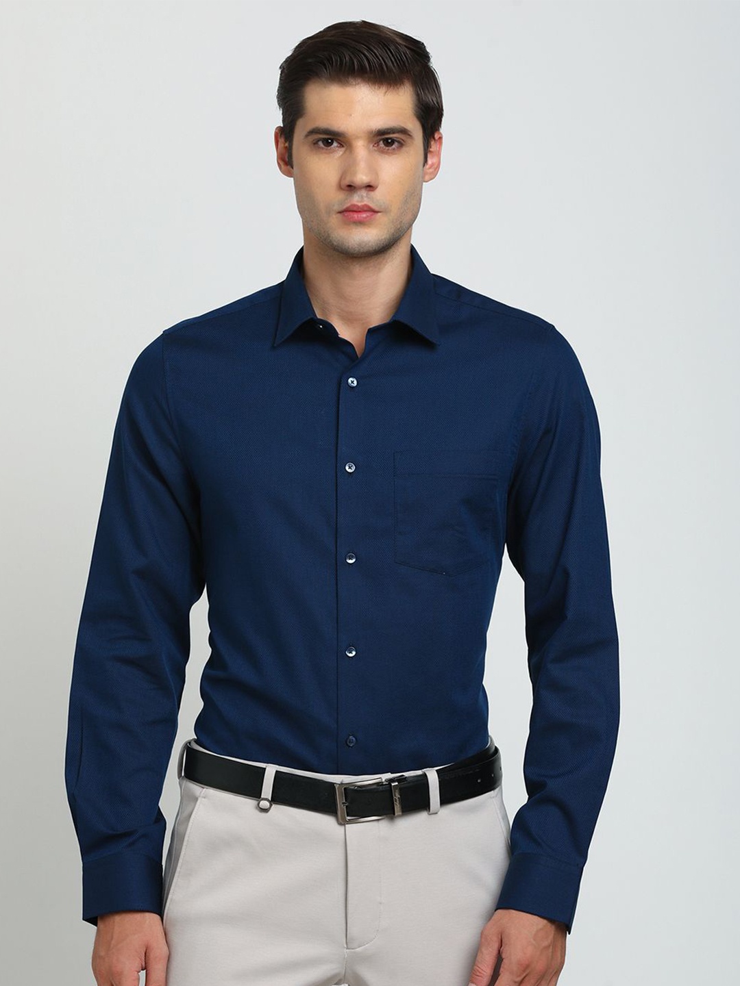 

Turtle Men Standard Spread Collar Solid Cotton Slim Fit Formal Shirt, Navy blue