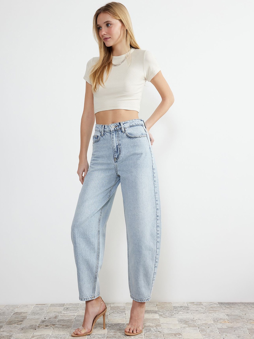 

Trendyol Women Heavy Fade Jeans, Na