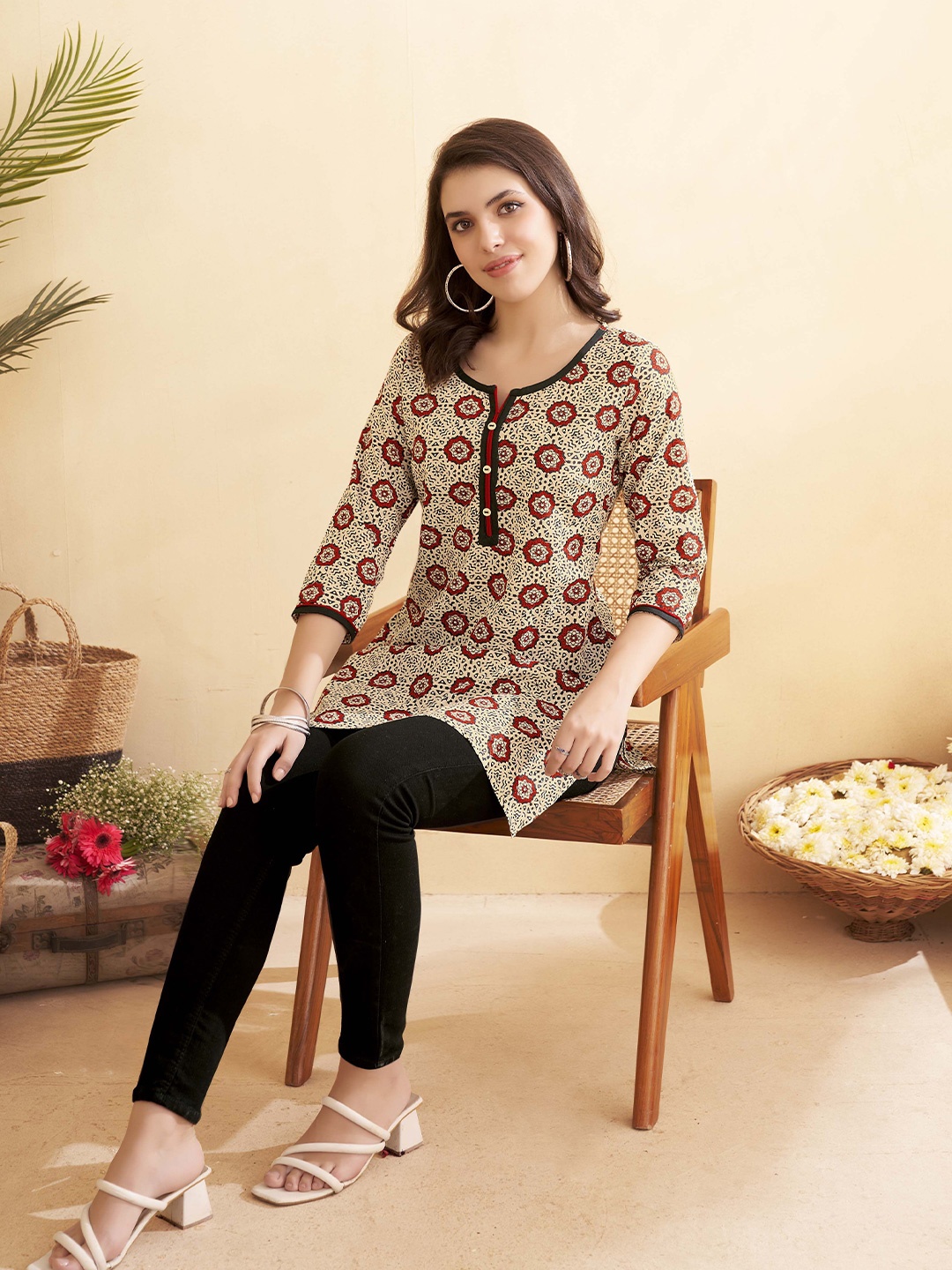 

Anouk Ethnic Motifs Printed Pure Cotton Short Kurti, Grey