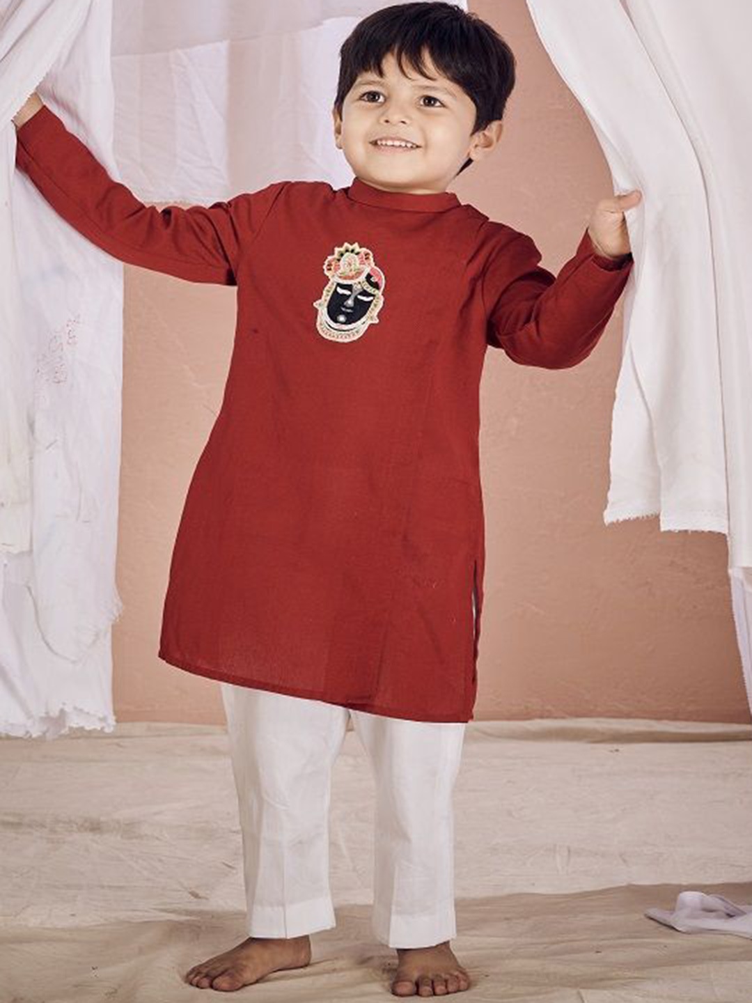 

Vivedkids Boys Ethnic Motifs Embroidered Beads and Stones Linen Kurta With Pyjama, Maroon