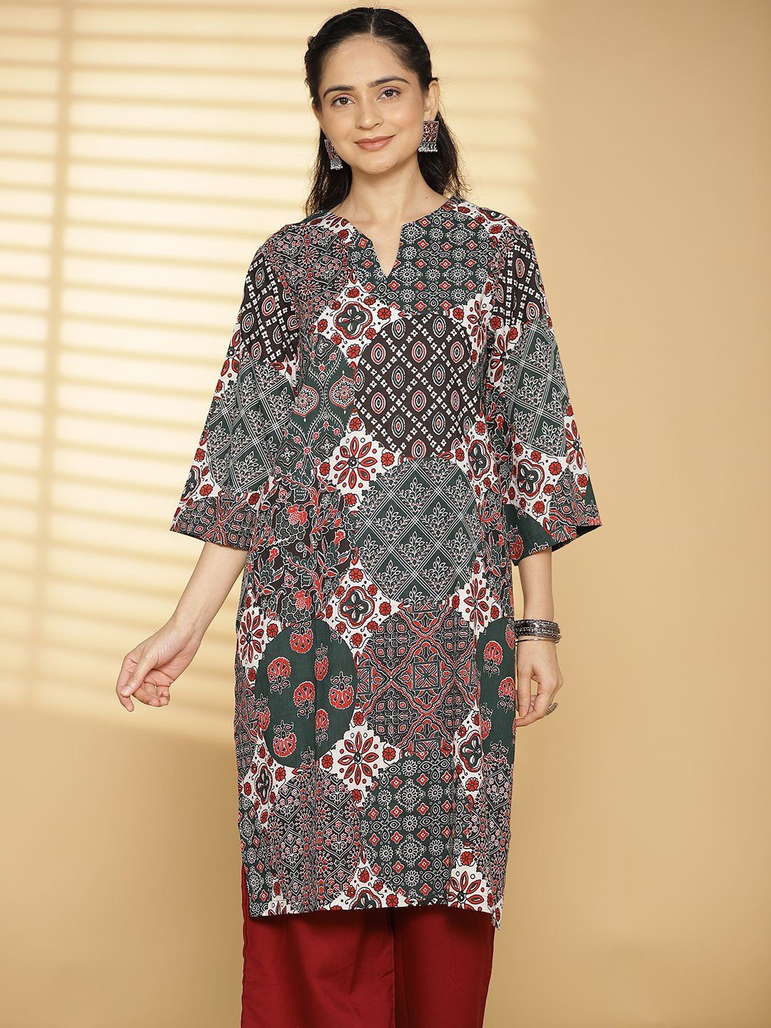 

LetsDressUp Floral Printed V-Neck Cotton Starigth Kurta, Green