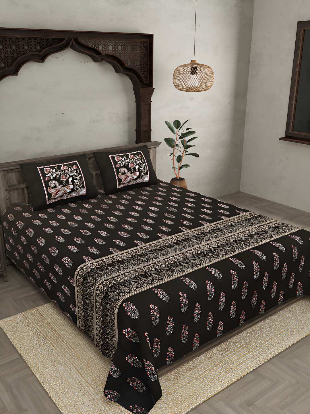 

BED-SHEET.COM Black & White Printed Cotton 300 TC King Bedsheet With 2 Pillow Covers