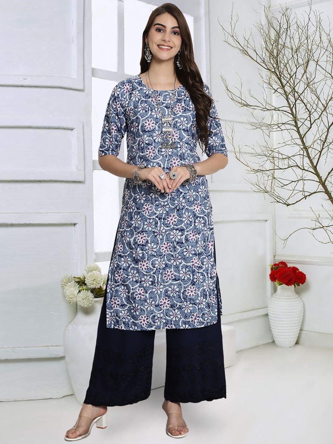 

7Threads Floral Printed Round Neck Straight Kurta, Blue