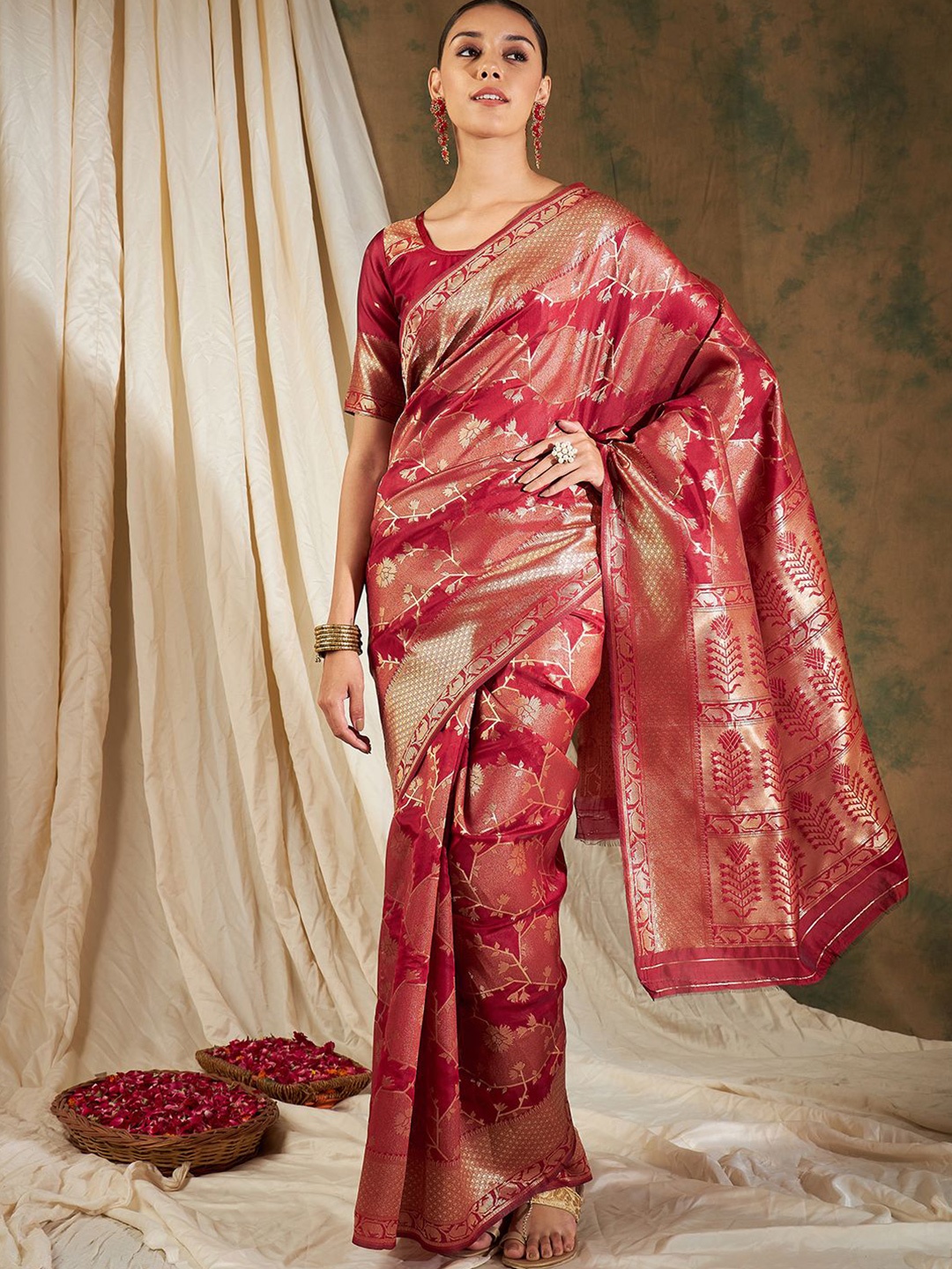 

SHADOW & SAINING Woven Design Zari Silk Blend Banarasi Saree, Red