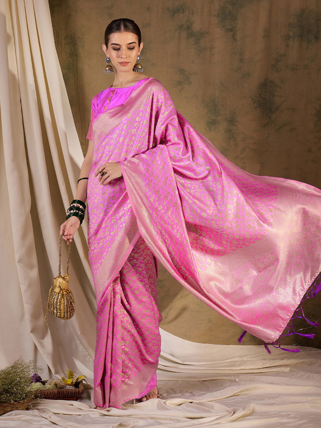

SHADOW & SAINING Woven Design Zari Kanjeevaram Saree, Pink