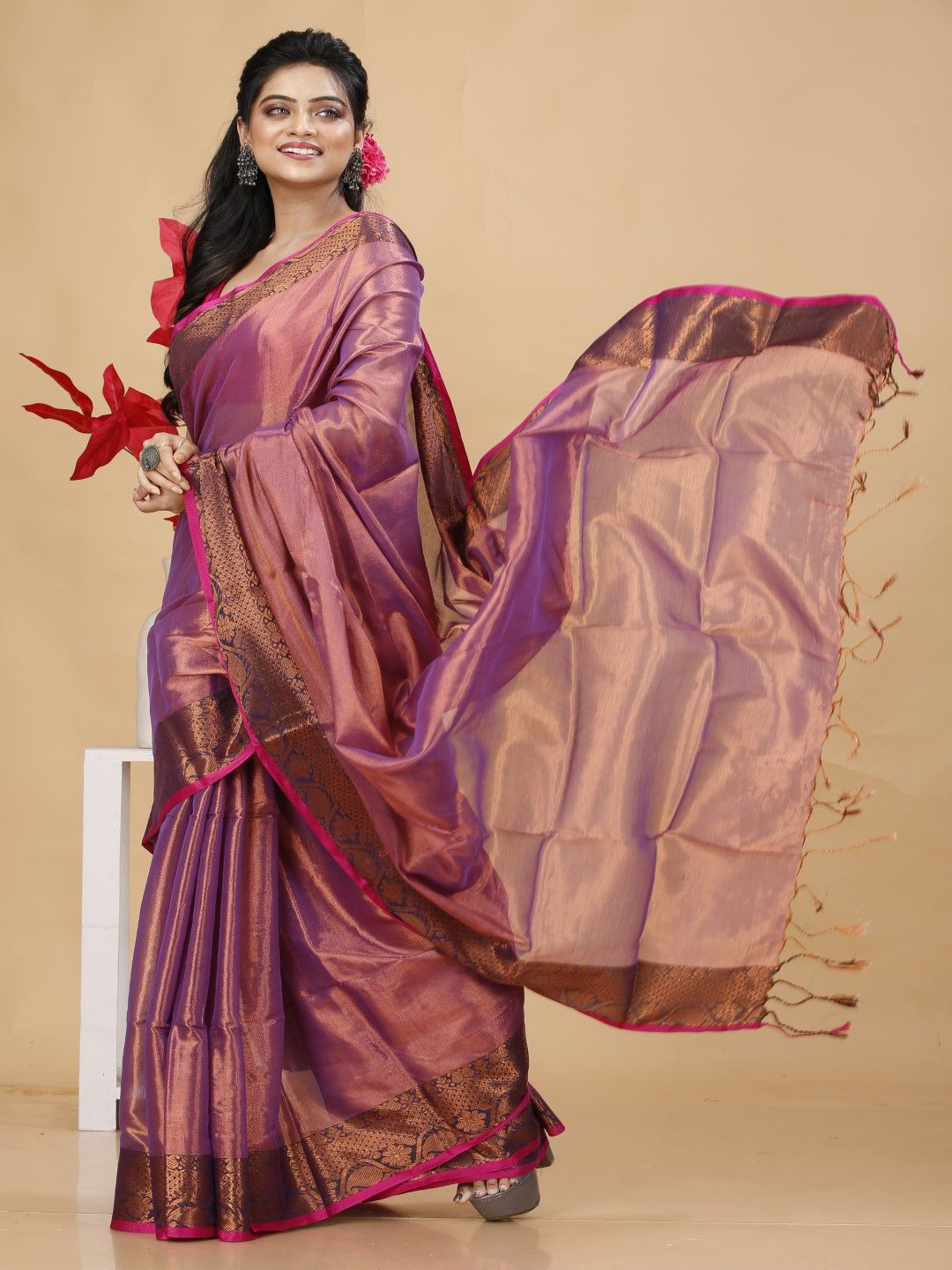 

Bong ButiQ Zari Tissue Taant Saree, Purple
