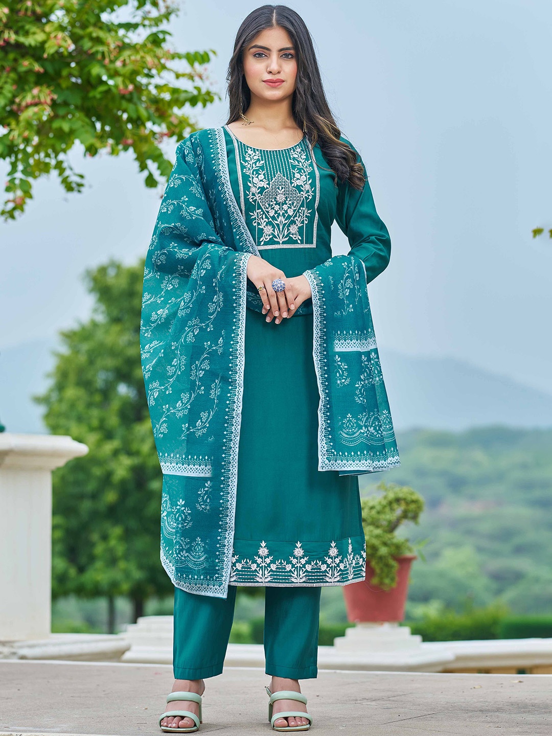 

TWINS LADY Floral Embroidered Thread Work Straight Kurta with Trousers & Dupatta, Blue