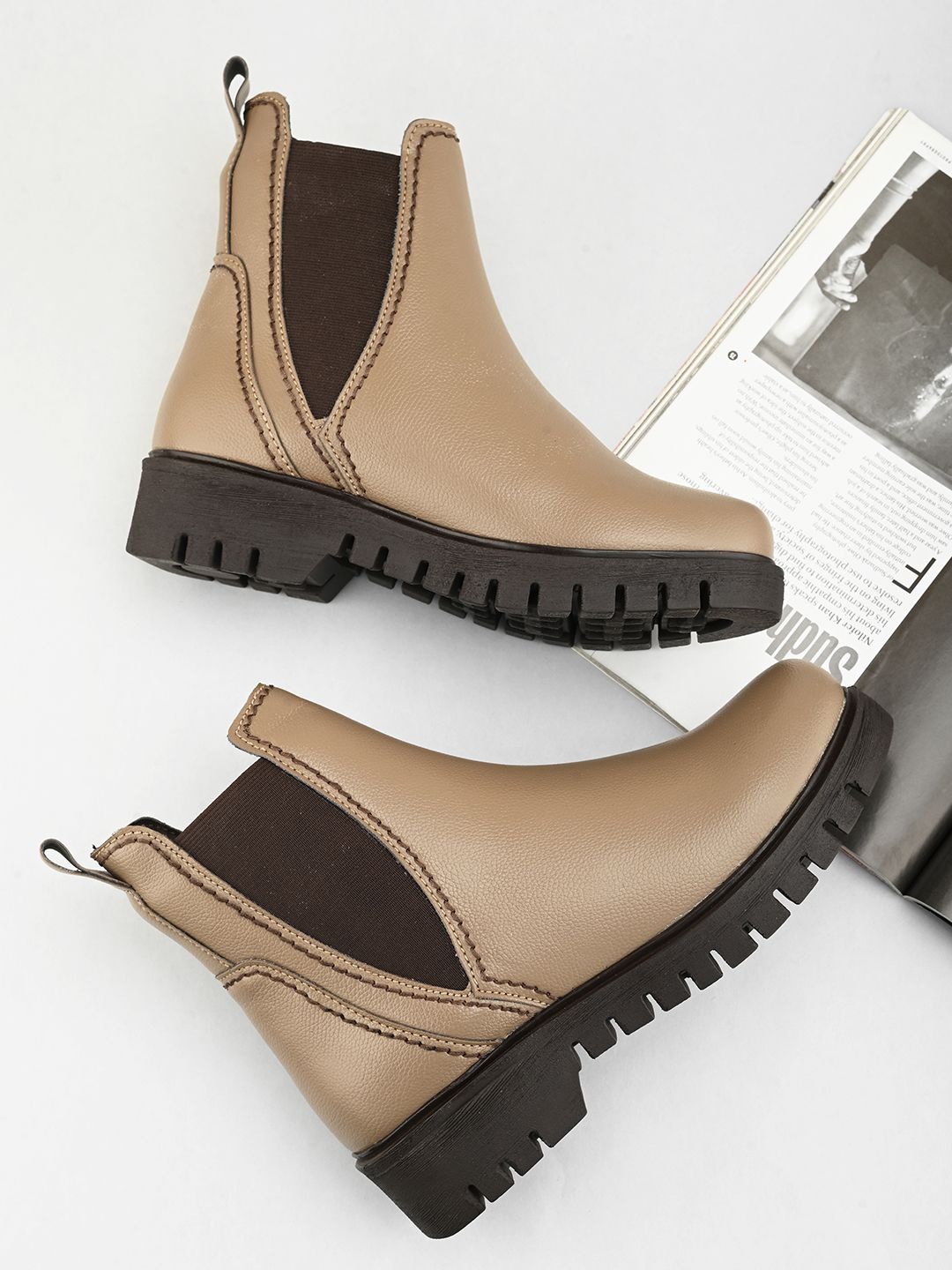 

Roadster Women Block Heeled Chelsea Boots, Beige