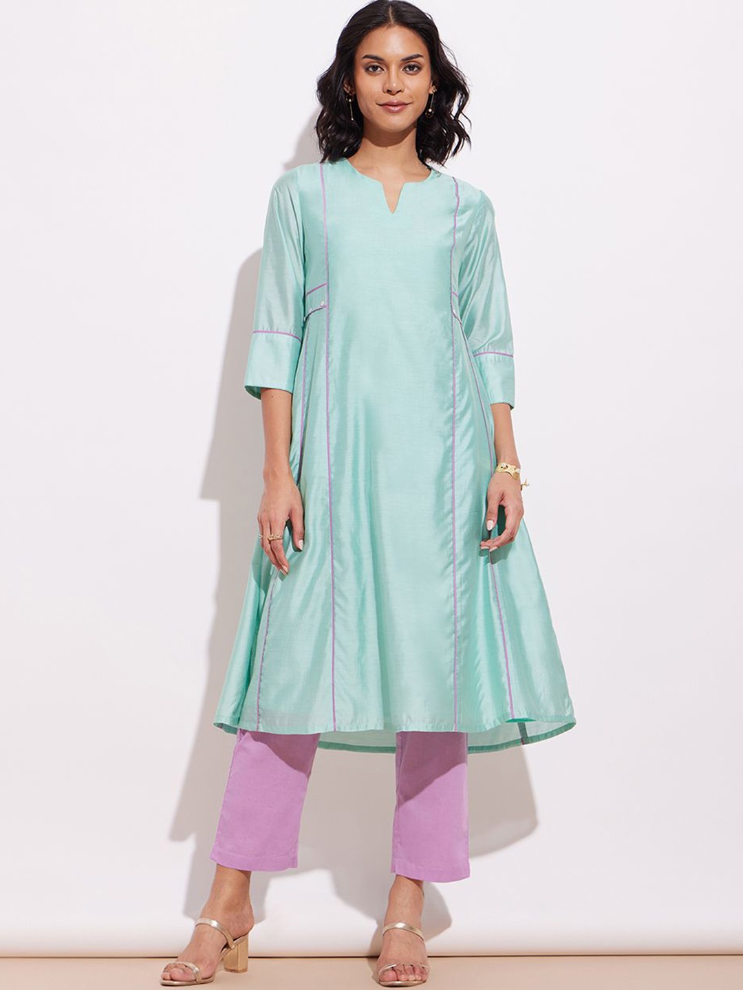 

Pink Fort Notch Neck A-Line Kurta With Trousers, Green