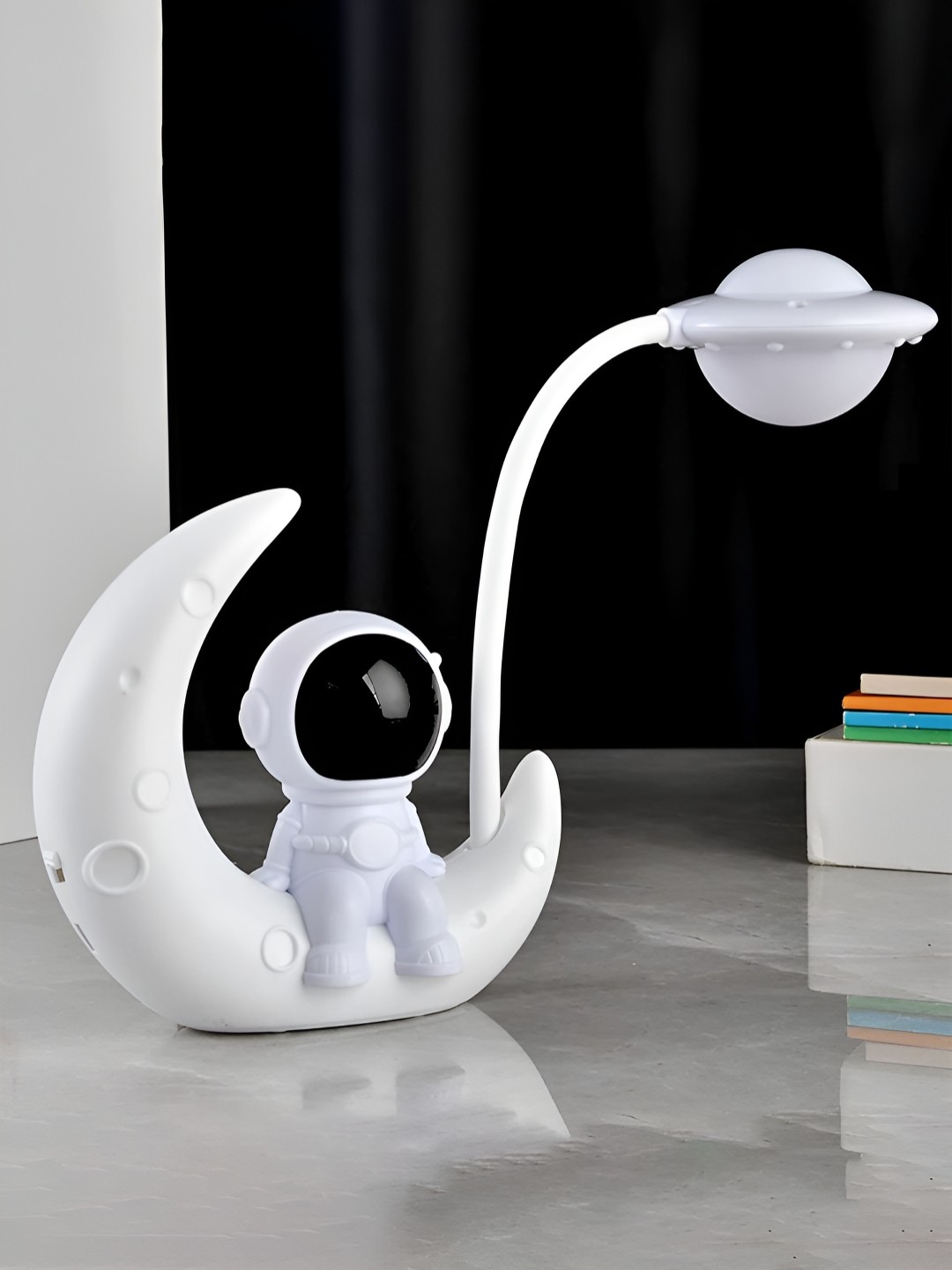 

WENS White Astronaut LED Desk Reading Lamp