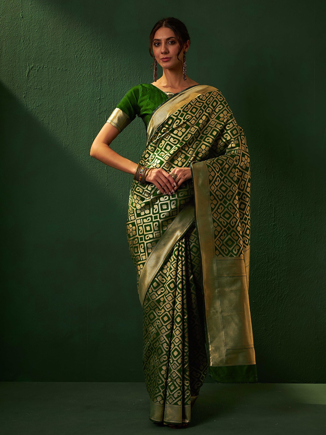 

SHADOW & SAINING Woven Design Zari Silk Blend Banarasi Saree, Olive