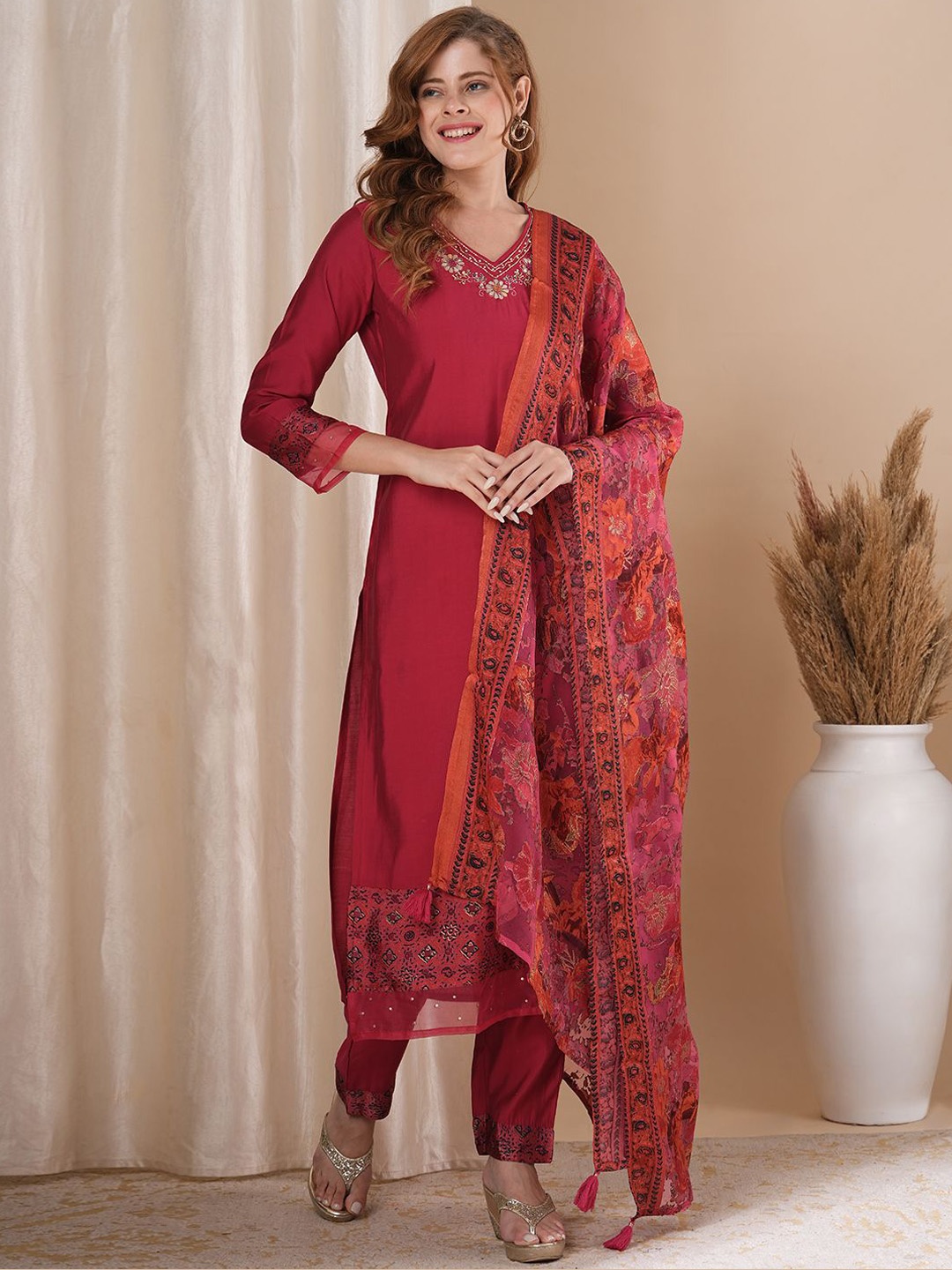 

FASHOR Floral Yoke Design Gotta Patti Straight Kurta With Trousers & Dupatta, Pink