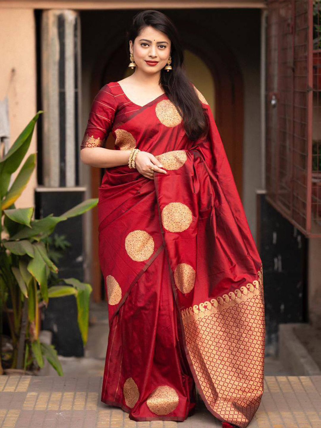 

ZIBLON Woven Design Zari Banarasi Saree, Red