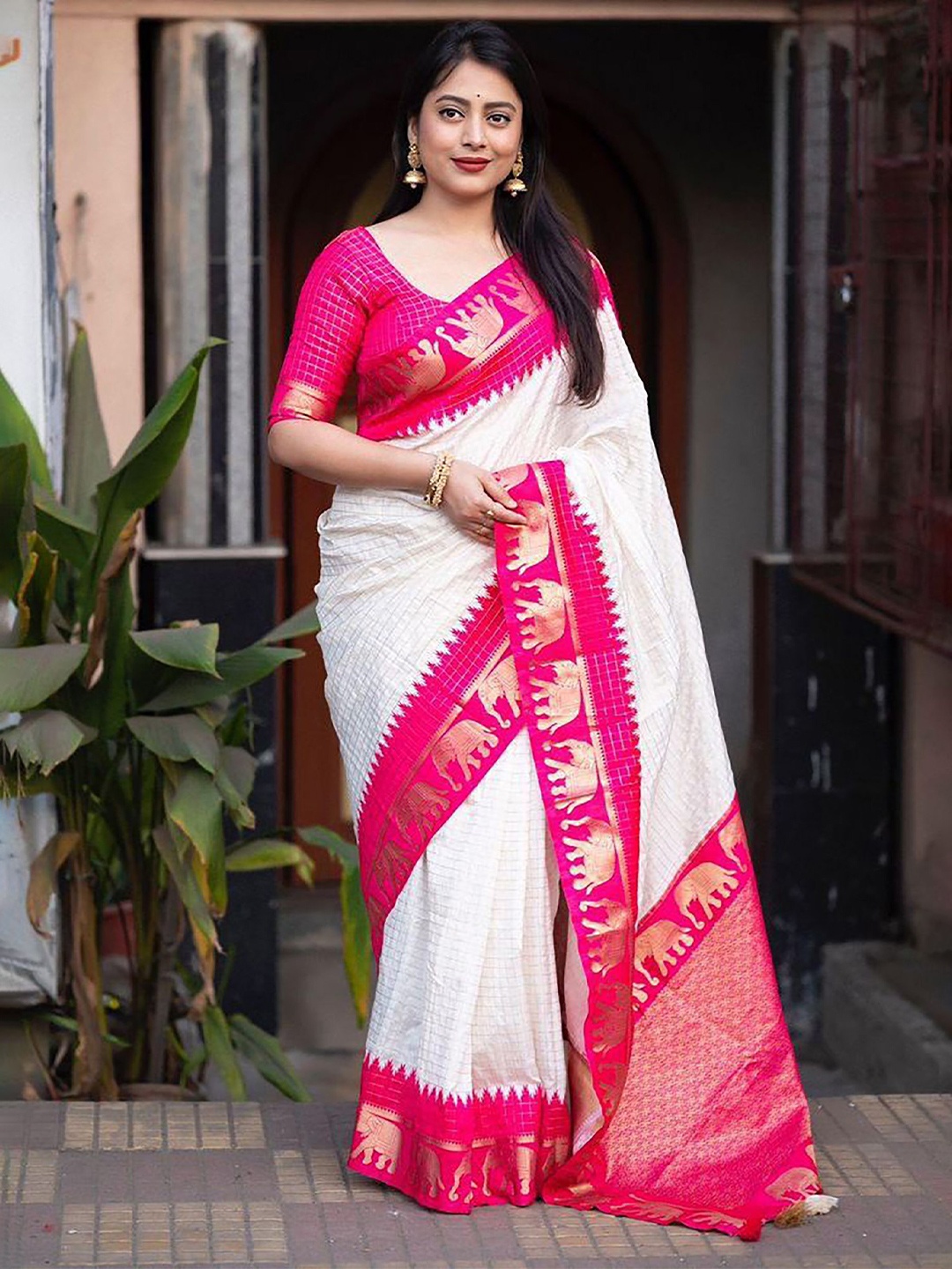 

Anjaneya Sarees Woven Design Zari Silk Blend Banarasi Saree, White