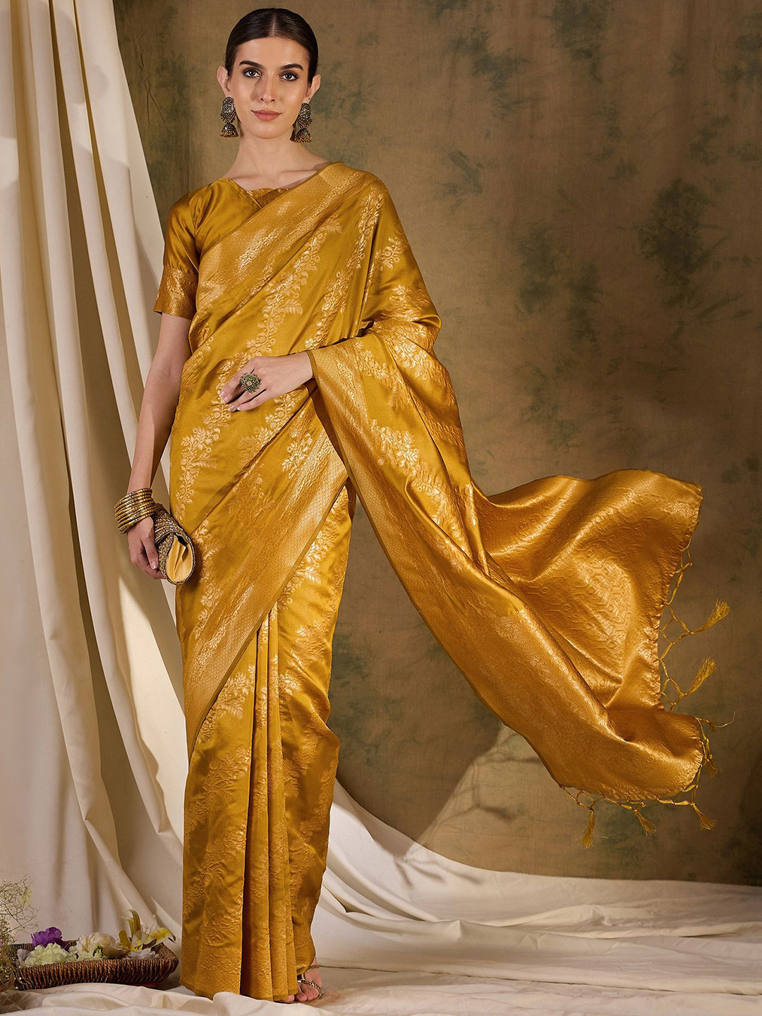 

SHADOW & SAINING Woven Design Zari Silk Blend Kanjeevaram Saree, Mustard