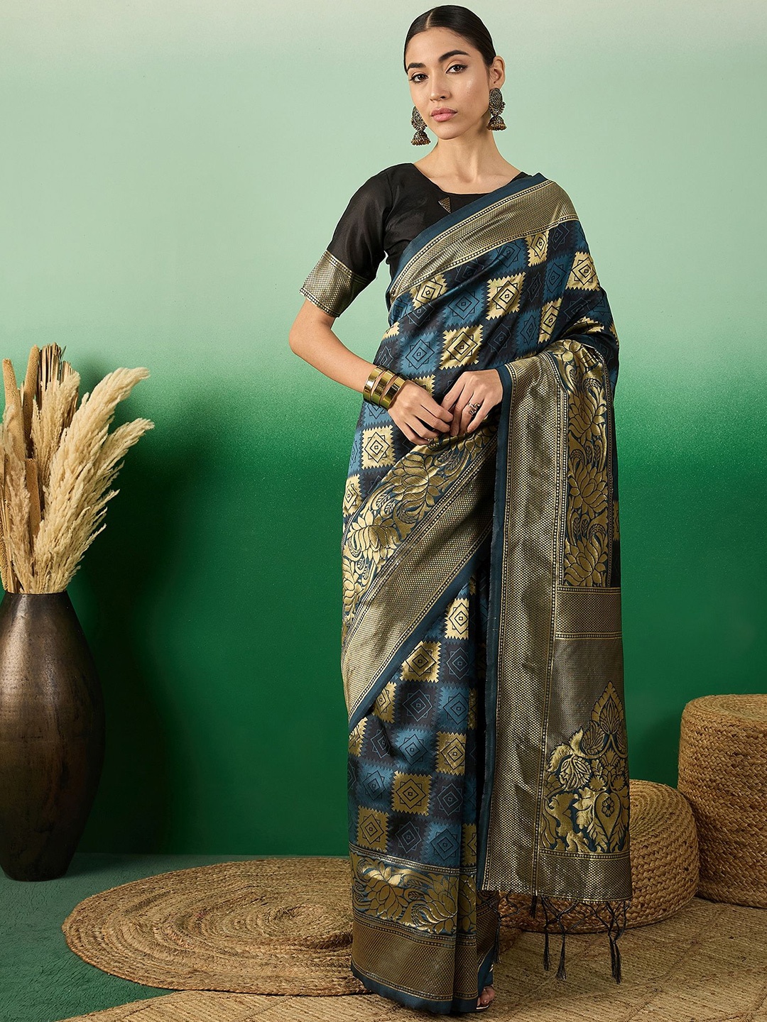 

SHADOW & SAINING Woven Design Zari Banarasi Saree, Turquoise blue