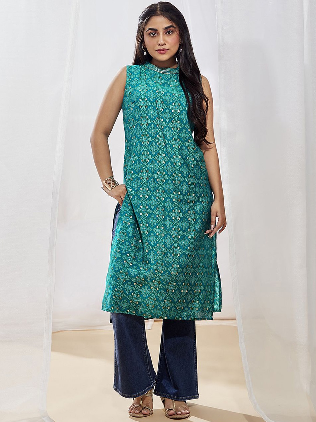 

VASTRAMAY Bandhani Printed Sleeveless Sequinned Straight Kurta, Green