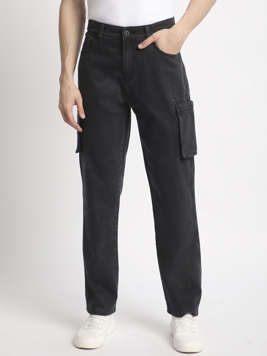 

The Roadster Lifestyle Co Men Straight Fit Mid-Rise Pure Cotton Cargo Jeans, Black