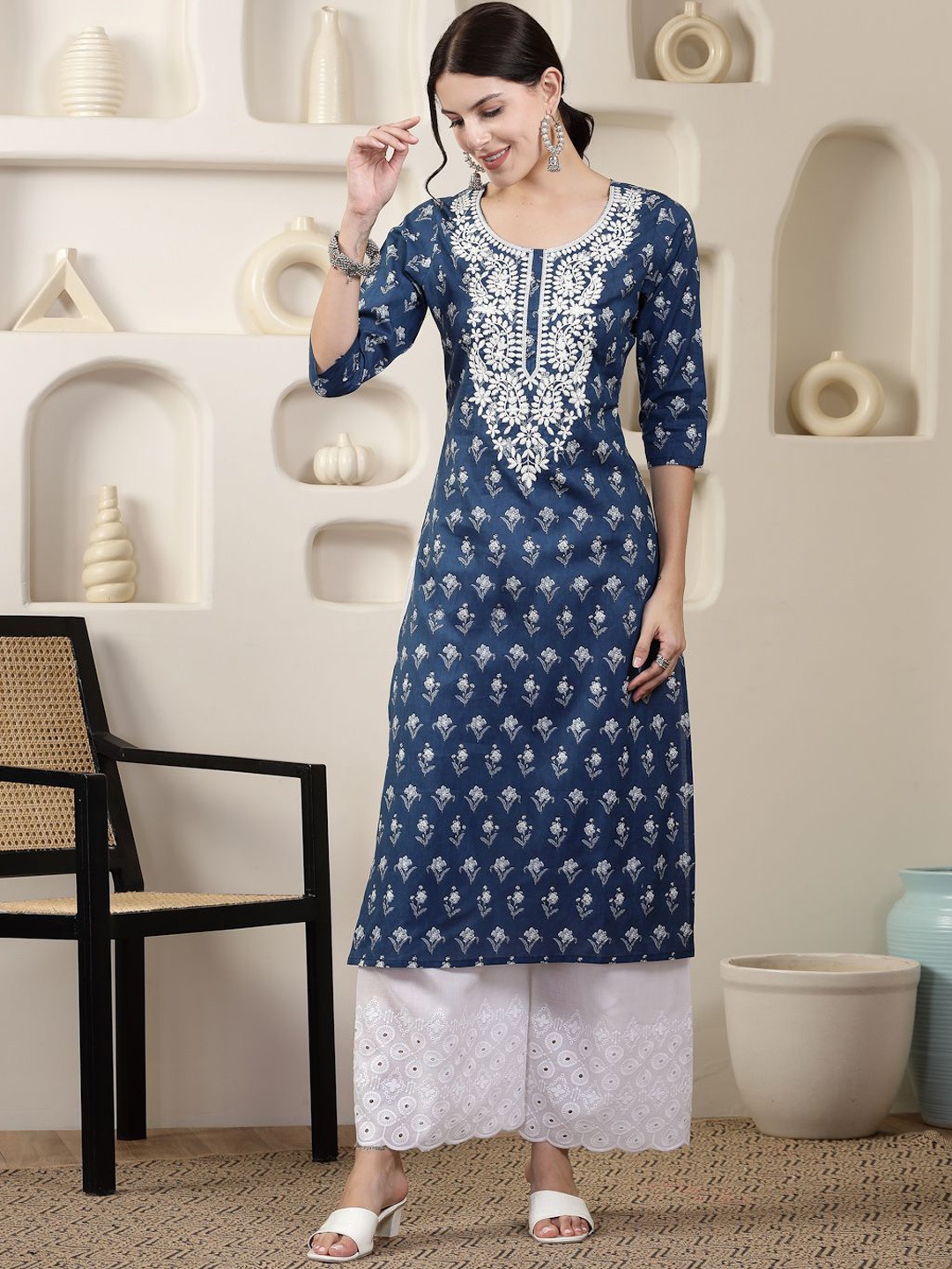 

Stylum Floral Printed Thread Work Straight Kurta, Blue