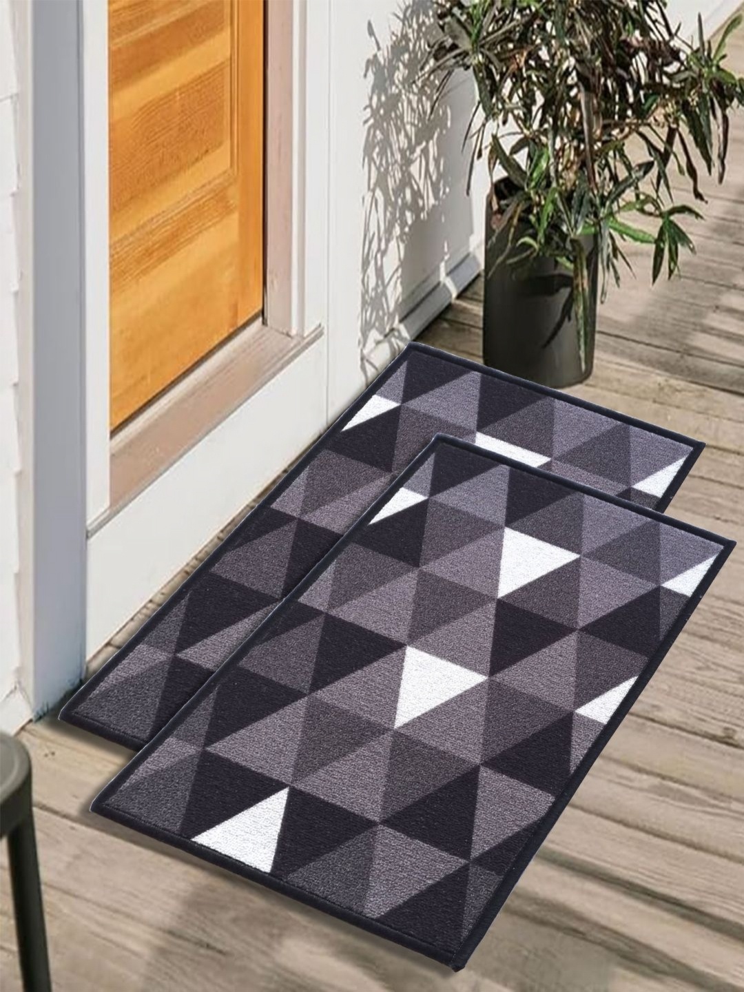 

Matz and More Grey & Black 2 Pieces Geometric Printed Rectangle Anti-Skid Doormats