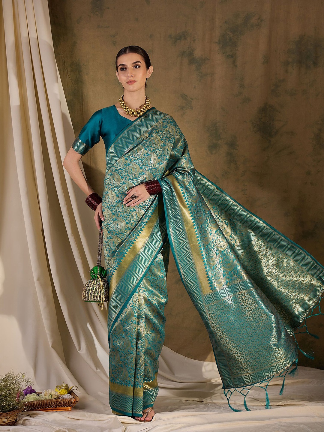 

SHADOW & SAINING Woven Design Zari Kanjeevaram Saree, Teal