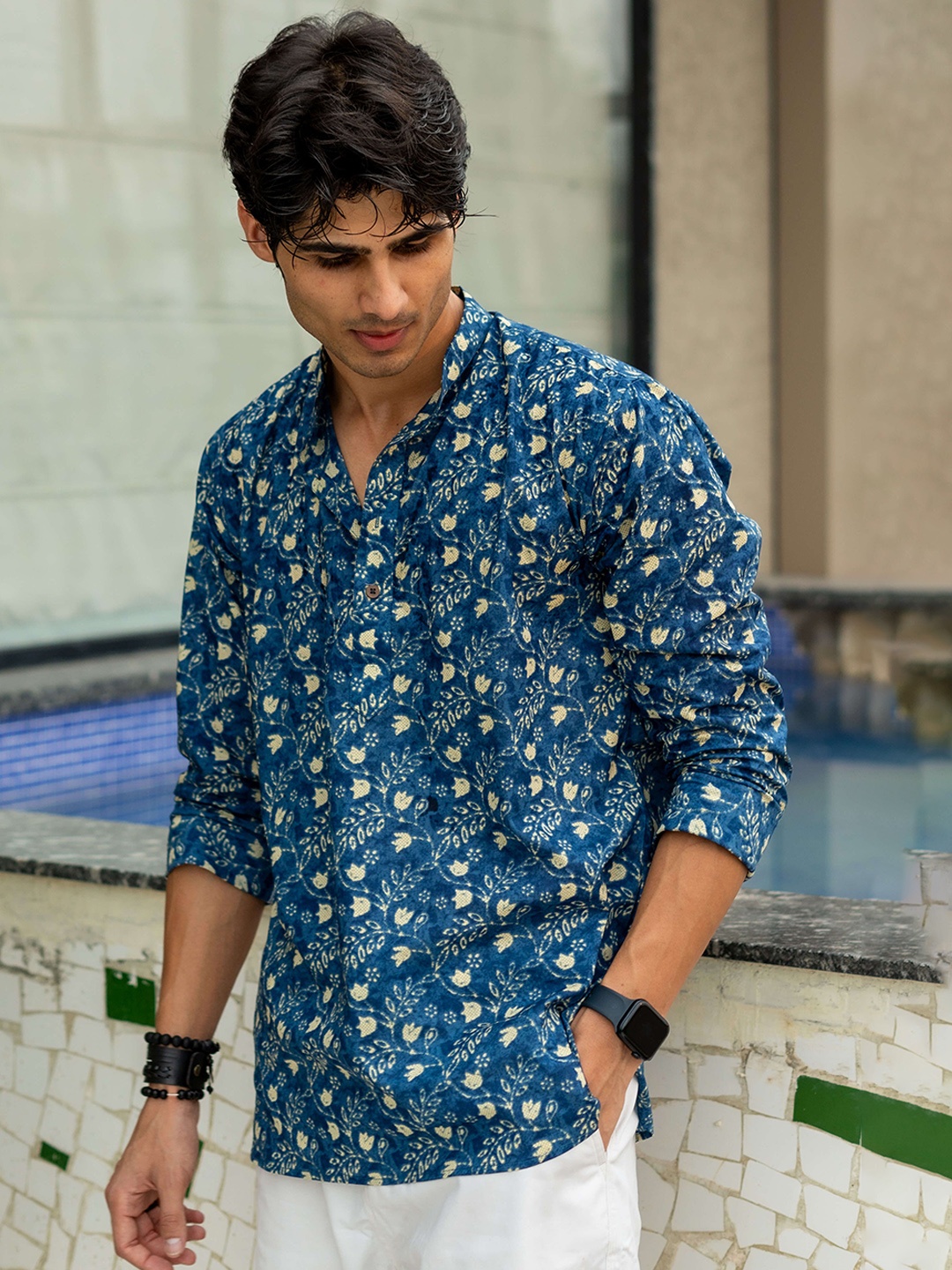 

Shasak Floral Printed Mandarin Collar Cotton Straight Short Kurta, Blue